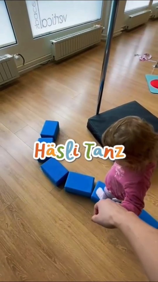 Spielerisch nöii Fähigkeite erlerne, nöii Kontäkt chnüpe u derbi no i Bewegig si? Das alles hesch bi üsem Häsli Tanz 🐰
Vo zwöi Jährig bis zum Chindergarte Alter isch fr alli öpis derbi 🤗
Zäme lerne heisst zäne wachse!
Ou du chaisch zmitz drin si anstatt nume derbi - als Begleitperson bisch o du i ds aktive Mitenand ibunde!
Bis gli 🐰
#kids #häsli #newlearns