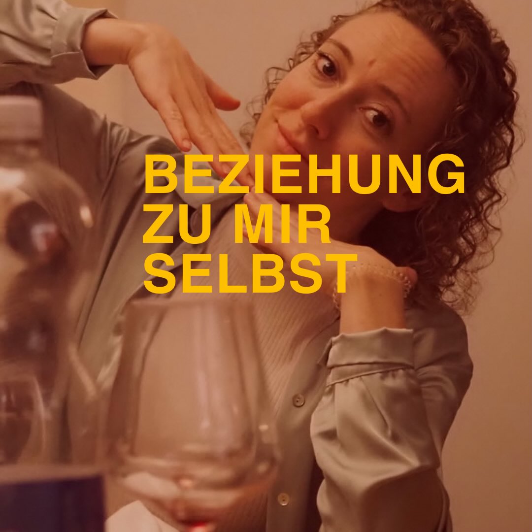 Erkenne ich mich noch – oder habe ich mich irgendwo verloren?
Bin ich auf meinem Weg oder funktioniere ich einfach nur?
🧠 Viele Menschen merken gar nicht,
dass sie eine Beziehung mit sich selbst führen (dürfen).
Und noch weniger wissen,
wie sie diese Beziehung aktiv gestalten können.
🕳️ Warum fühlt sich das Leben manchmal leer an,
obwohl „eigentlich alles passt“?
Was hat diese innere Leere mit dem Umgang mit uns selbst zu tun?
🗓️ Mittwoch, 18.02.2026 | 20:00–21:30
💻 Ein Online-Kursabend für ehrliche Fragen, neue Perspektiven
und einen realistischen Blick auf die Beziehung zu dir selbst.
⚠️ Anzeichen dafür, dass du nicht ganz bei dir bist,
zeigen sich oft in Müdigkeit, Antriebslosigkeit
oder Schlafstörungen.
✨ Hast du Lust, dich selbst wieder bewusster wahrzunehmen
und Schritt für Schritt zurück in deine Kraft zu kommen?
👉 Bequem von zu Hause aus entdecken, wie deine Beziehung zu dir wirklich aussieht.
📩 Anmeldung www.lebenkreieren.ch / simone@lebenkreieren.ch
💬 Wie würdest du deine Beziehung zu dir selbst gerade beschreiben?