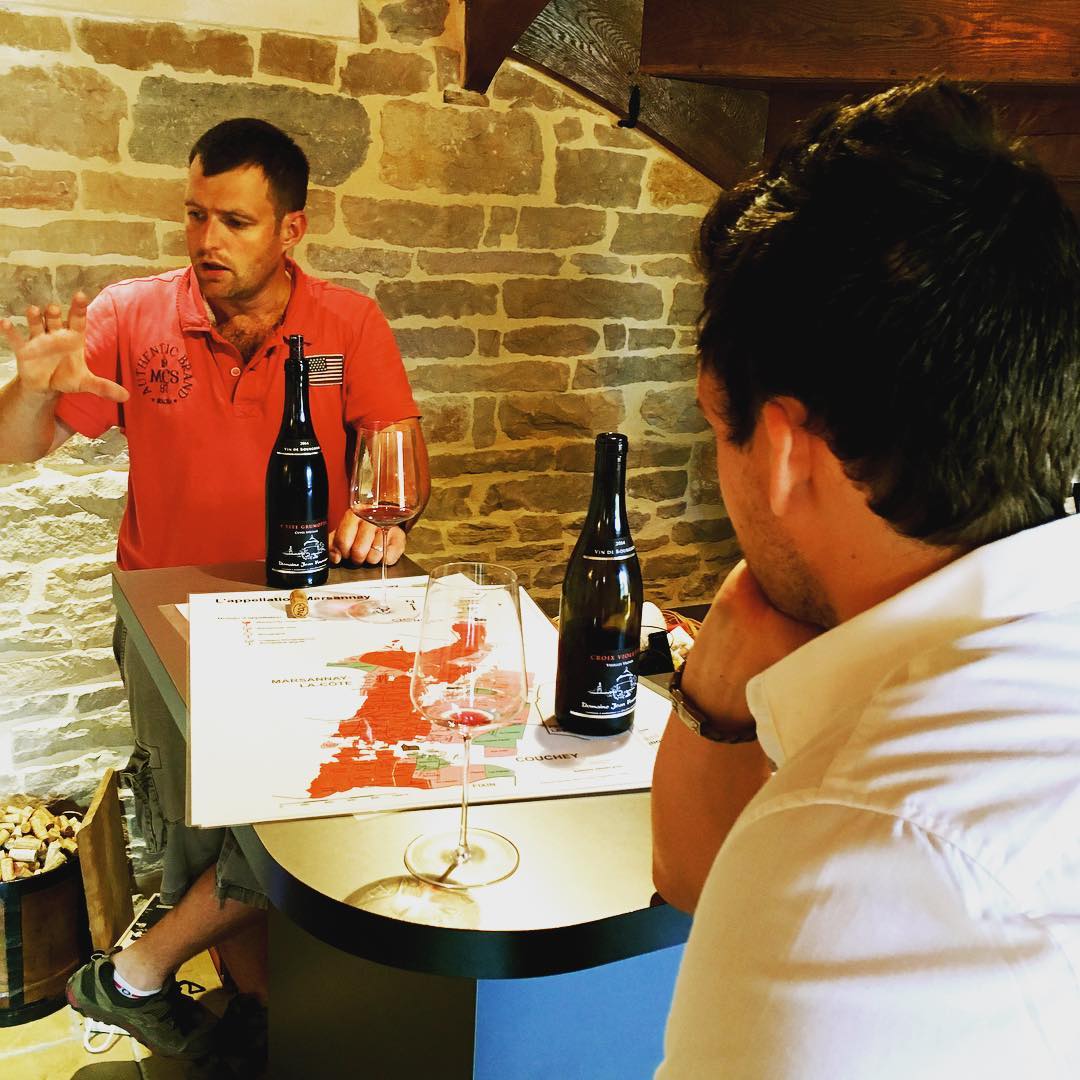 Quelque mois auparavant le même Laurent (Fournier) nous expliquant les subtilités des climats de Marsannay. #bourgognewine #marsannay #laurentfournier #newwinetalent #burgundywinelovers #wineslessons #premiercruinhk #hoteldesbains