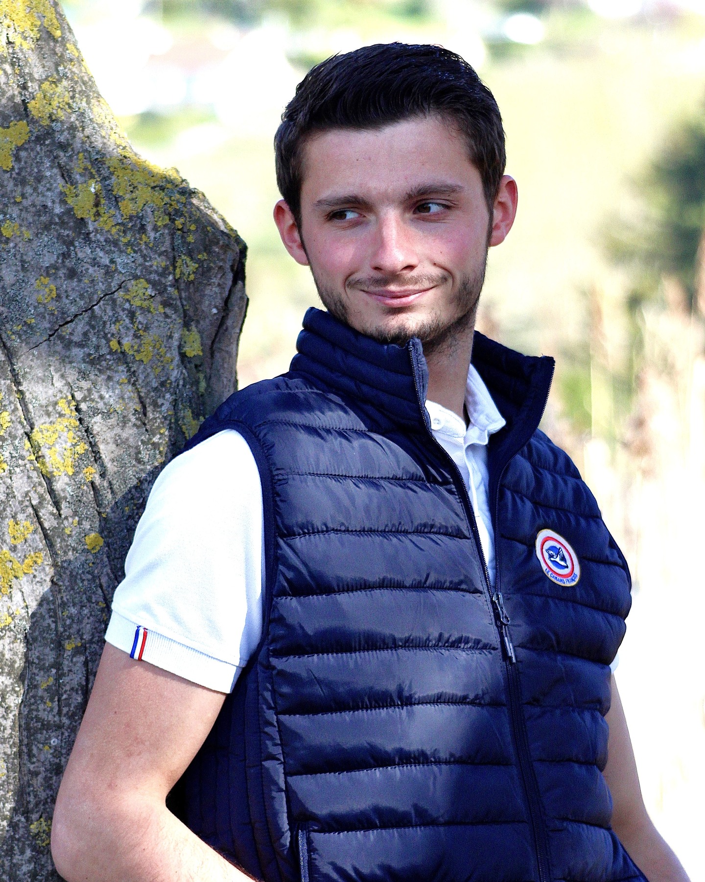 La doudoune sans manches.
Coupe nette. Détail maîtrisé.
Une pièce pensée pour traverser les saisons,
fidèle à nos valeurs et à notre littoral.
🇫🇷 Le Canard Français
Marque éco-responsable.
#LeCanardFrançais #MarqueFrançaise #DoudouneSansManches #StyleResponsable #EspritLittoral