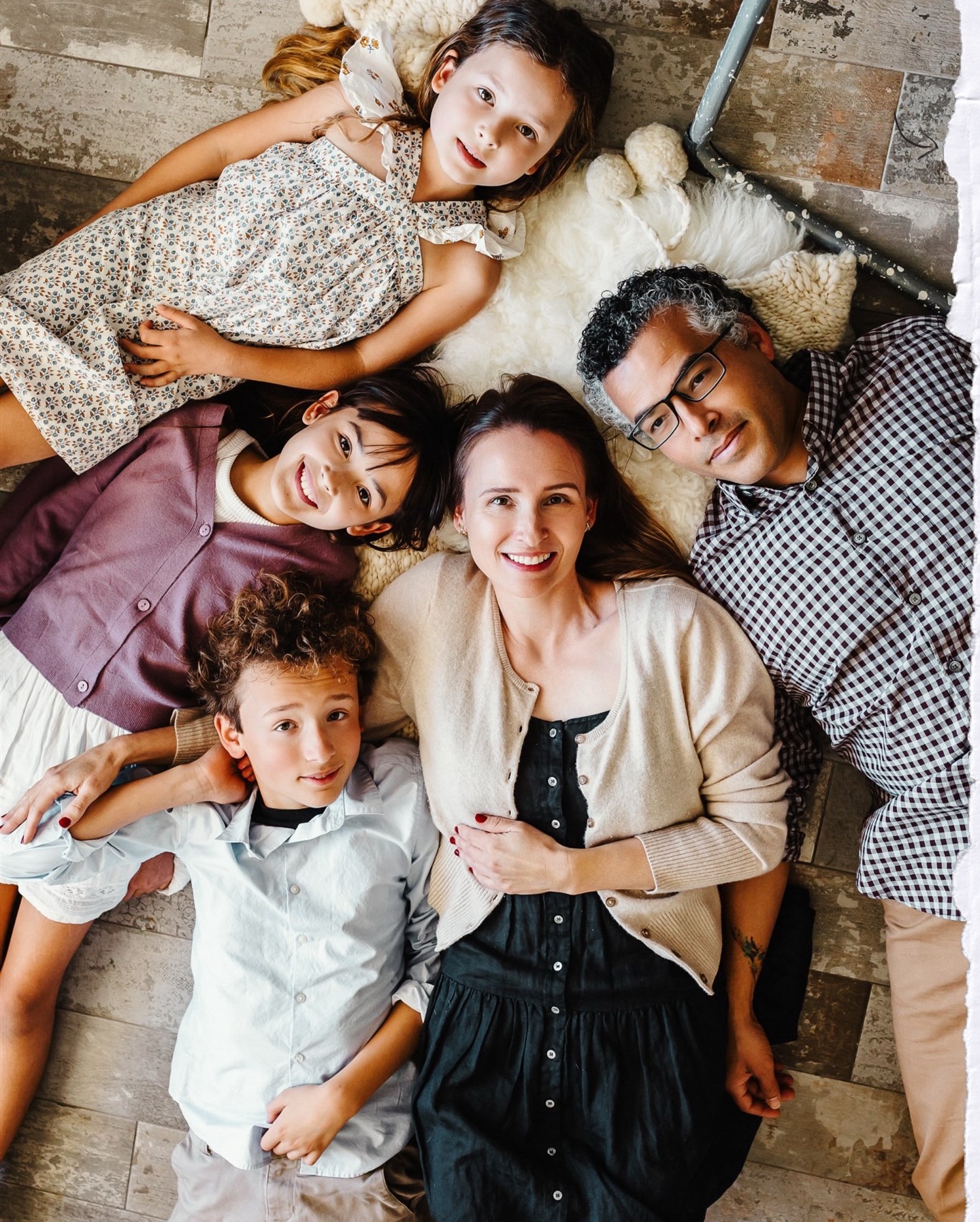 POV, I just want someone to come to my house in the small window of time I can carve out, and I want them to take photos of my family just as we are, perfectly imperfect but full of love and constantly changing. I know I’ll thank myself later for making this happen.
Honest moment: these photos are from December because I use those small windows of time for my own life. Sorry Instagram. 😋
#losangelesphotographer #thousandoaksphotographer #calabasasphotographer #conejovalleyphotographer #familyphotography