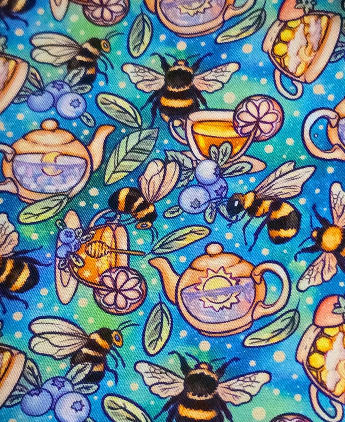 Some cute bees to get your attention!
I was planning a St.Patrick's Day themed sale for Feb 21/22nd... but would you guys like something else?
Let me know in the comments!
Example: dragons, florals, food, sea life, unicorns, etc.