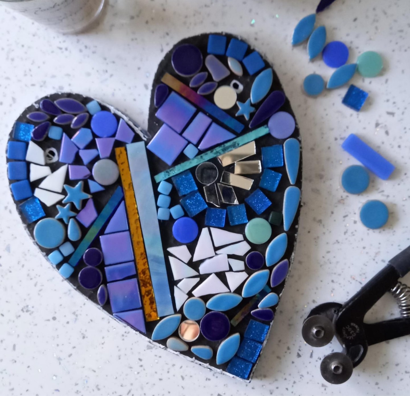 Saturday 14th Feb!
Heart Mosaic class for two! ❤️✨
Enjoy a cosy 2-hour beginner-friendly workshop in my cosy log cabin, seasonal refreshments, and a goody bag with grout + instructions.
Small classes (max 4)
Link in Bio
#MosaicArt
#Valentines
#HandmadeHeart