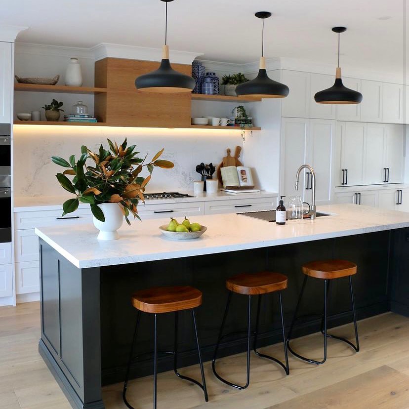Timeless cabinetry and ample storage solutions in our Seaforth kitchen, the perfect spot for entertaining!
Interior design and photo by @thedesignbarn
#sydneyinteriors #sydneyinteriordesign #sydneymums #sydneyhomes #sydneyarchitect #sydneyarchitecture #sydneyhome #sydneykitchens #australianhomes #australianhouseandgarden #australianinteriors #cabinetrydesign #customcabinetry #bespokekitchen #howwelive #houseremodel #housereno #kitchengoals💯 #howihaven #houseenvy #designsponge