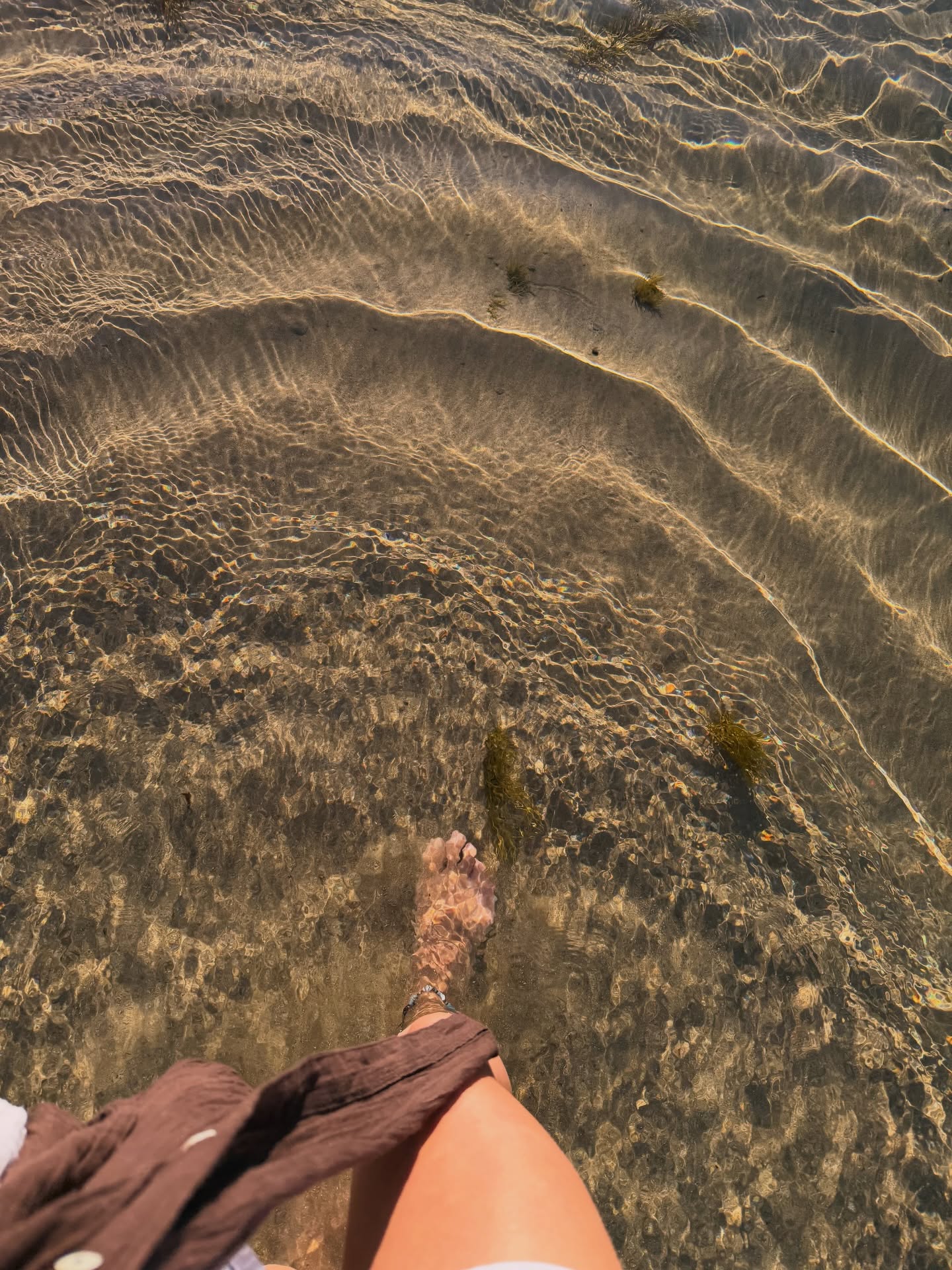 C R E A T I N G R I P P L E S
A powerful Annular Solar Eclipse in Aquarius is about to peak… a sign symbolised by two zigzag lines that look like lightning, and when you layer that with Uranus activated in this lunation, you can feel the double current of electricity running through it.
Add to that the beginning of the Fire Horse year and a numerological 1 year and suddenly this isn’t subtle energy.
It’s ignition energy.
It’s initiation energy.
It’s the beginning that arrives whether you’re ready for it or not.
This New Moon reminds us that when you live from your authentic values, when you align your actions with what you truly care about rather than what feels safe or expected, you naturally create ripples.
Lately I’ve been really focusing on watching ripples in the water everyday on my walk with my tot, and it’s a beautiful reminder of this… frequency travels.
Frequency travels.
And those ripples you create move far beyond what you can possibly measure.
They move through conversations, through courage, through the decisions you make when no one is watching, through a feeling you make someone feel. They shape timelines. They alter trajectories. They build realities.
And here’s the deeper truth… you are ALWAYS generating a field. You are always amplifying something.
This is just a time of potency activation.
When you are grounded in alignment, the ripples you create becomes expansion. When you are operating from fear or misalignment, that too gains momentum
Electricity magnifies.
This eclipse feels like a lightning rod moment- a cosmic resrt and a reminder that you are not here to dim your voltage to keep others comfortable, but to consciously direct it toward what you want to build, create and become.
Less consuming, more creating INTENTIONALLY.
This is a beginning that asks you to choose your current wisely.
So what are you energising?
#newmoonaquarius #eclipseastrology #solareclipseastrology