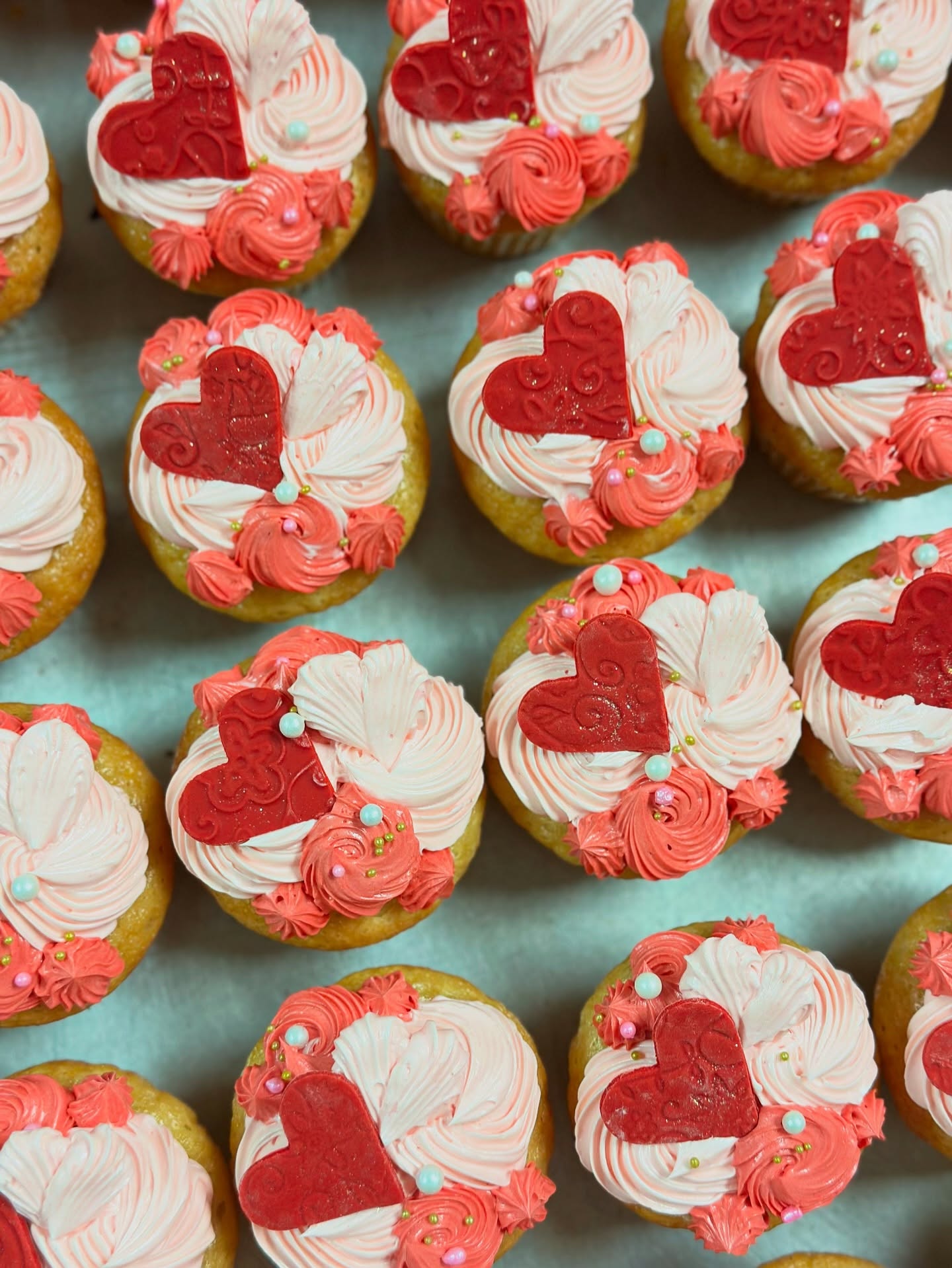 Love comes in many forms, and so do cupcakes 💕
Valentine’s sets for sharing (or not 😉).
Last chance to pre-order — link in bio 💘
#HeartsCupcakeSet #ValentinesCupcakes #GalentinesDay #SweetForEveryone #LoveAndCupcakes #MississaugaBakery #GTAEats #TorontoDesserts #LocalBakeryLove #SupportLocalGTA #PreOrderDesserts #HolidayTreats #CupidApproved #ButtercreamDream #CupcakeTime #NutFreeBakery #CustomCupcakes #OntarioEats
