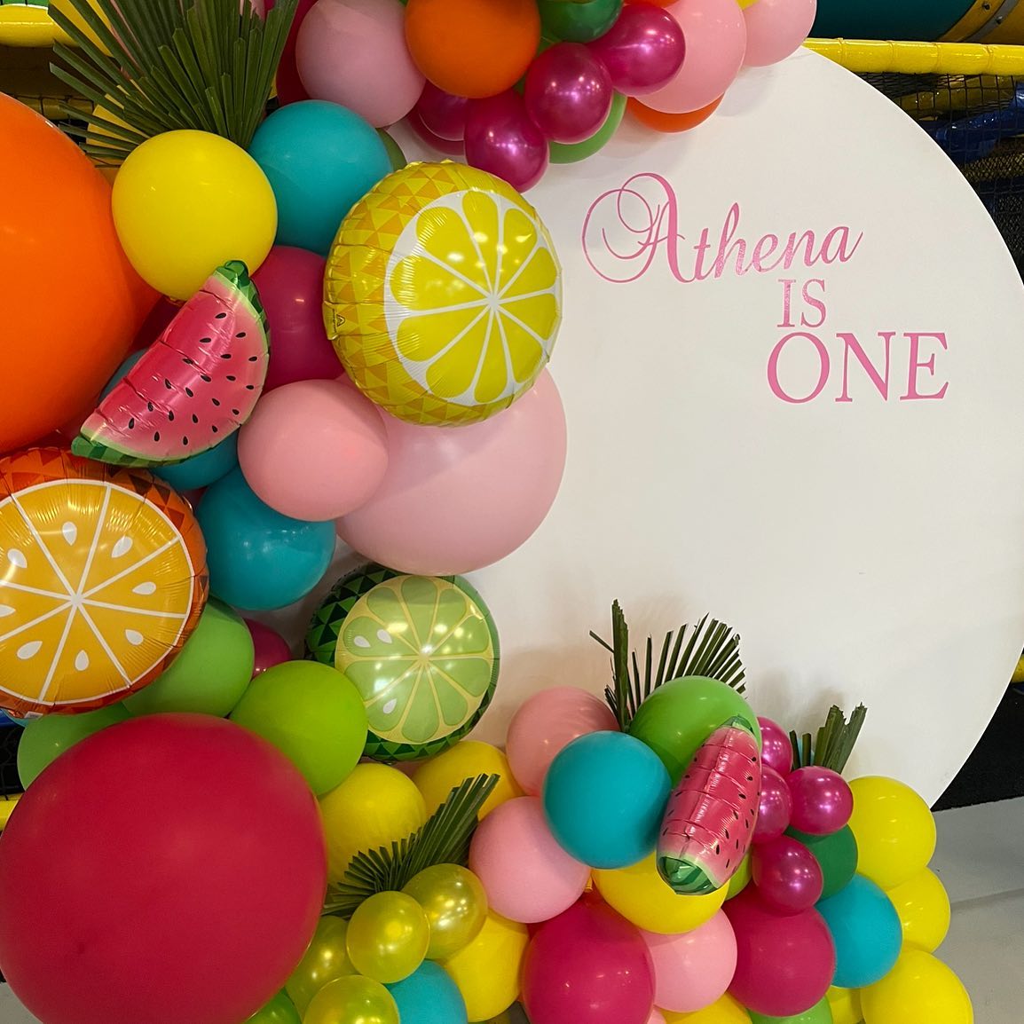 Fruity fun 1st birthday!
Venue @inflatablebouncehouse
Props @iinviteyou.xx
Tables & chairs @partymamma.partyhire
Balloons @belles_decorations_by_design
#colourpop #partyinspiration #partydecorations #birthday #birthdaydecoration #decoration
#balloons #balloongarland #balloondecor
#balloon #balloondecor #balloongarland #balloonart #balloondecorations #balloondecoration #centralcoastballoons #organicgarland #organicballoongarland #1stbirthday #partydecorations #girlbirthdayparty #boybirthdayparty #brightcolours #fruittheme #tuttifruttiparty #1stbirthdayideas