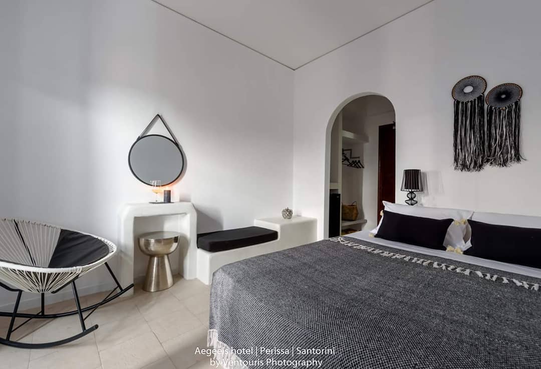 One of our Cucladic-style renovated rooms π
#aegeeis #santorini #greece #cycladicstyle #roomdecor #visitgreece #perissa