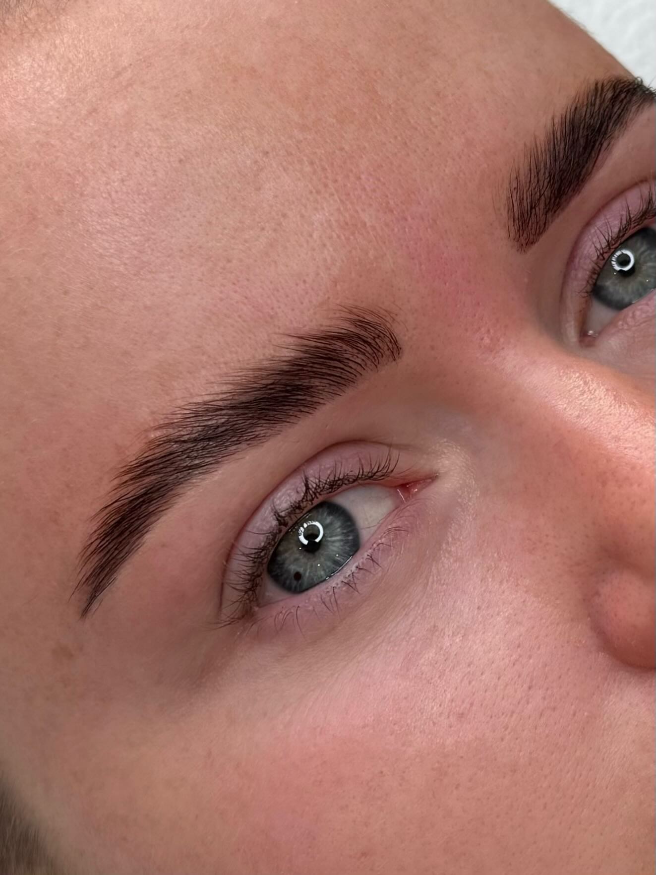 ✨ Brow Transformation ✨
Soft, fluffy, and perfectly defined this brow lamination paired with a hybrid stain enhances natural shape while adding depth and fullness.
The result? Effortless brushed up brows that stay in place and give that fresh lifted look without daily styling
Perfect for anyone wanting fuller looking brows more symmetry or a low maintenance routine 💫
📅 Book your appointment online or message us to secure your spot
#browlamination #hybridbrows #fluffybrows #browgoals #browtransformation