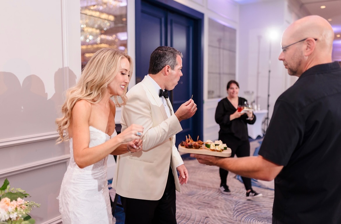 One of our jobs on wedding day? Making sure you actually eat!
You deserve to taste the filet.
You deserve a bite of your cake.
You deserve to sit down for five minutes and breathe it all in.
A well-fed couple is a happy couple. And we take that responsibility very seriously. 🖤
Photographer: @budjohnsonphoto
Venue: @jwmarriottsavannah
Planners: US
#savannahwedding #georgiawedding #lowcountryweddings #weddingplanner #weddingreception