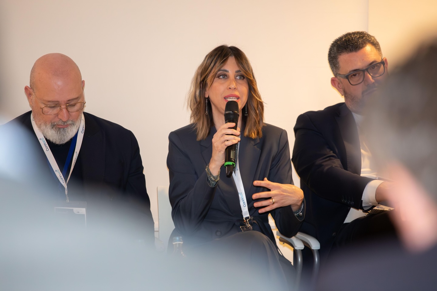 Si chiude una settimana di lavori qui al Parlamento Europeo, focalizzata su due priorità assolute: la tutela del nostro tessuto industriale e la qualità di ciò che portiamo in tavola.
Fronte Lavoro: Ho partecipato a un incontro cruciale con i sindacati italiani. Abbiamo affrontato il nodo della crisi occupazionale e i rischi della deindustrializzazione. Ascoltare le parti sociali è fondamentale: la transizione ecologica non deve lasciare indietro nessuno e la difesa dei posti di lavoro in Italia rimane la mia priorità.
Sicurezza Alimentare: All’evento Connact abbiamo discusso di food security. La parola d’ordine deve essere “semplificazione”: servono meno oneri burocratici per i nostri produttori per garantire cibo sicuro e di qualità a tutti i cittadini europei.
Tra le varie riunioni di commissione, abbiamo preparato i dossier per la Plenaria di Strasburgo della prossima settimana. Ci attendono votazioni decisive e dibattiti su temi che impatteranno direttamente la vita dei cittadini.
Pronti per la prossima sfida!