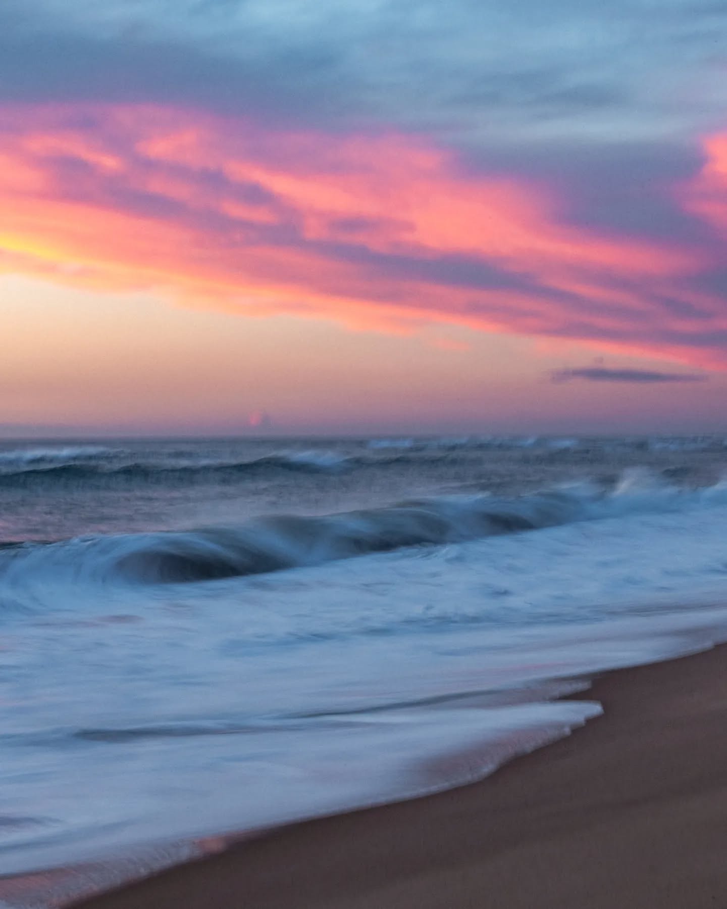 Watercolor. #aquarelle #vague #jamaissansocean #mimizan #mimizanplage #surfsession #longexposure #beach #wave #photographesurf #ocean #sunset #watercolor #surfphotography #sunsetlovers #waves #longexposurephotography #tourismelandes #surfphotographer #biscarrosse #contis #photographelandes #photographemimizan #leslandes #sudouest #nikon #manonduport