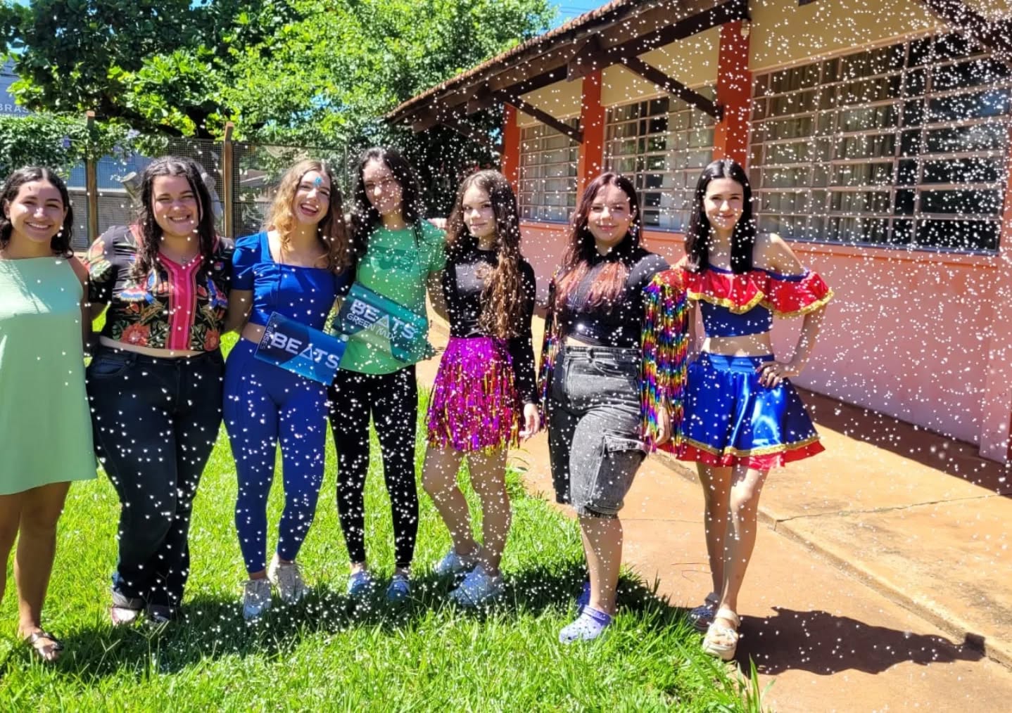 Primeiro trote do ano com o 9º e 3ª E.M.! Um momento leve, colorido e cheio de sorrisos para começar essa etapa !
#trote #carnaval #alegria #integração #vivênciaescolar