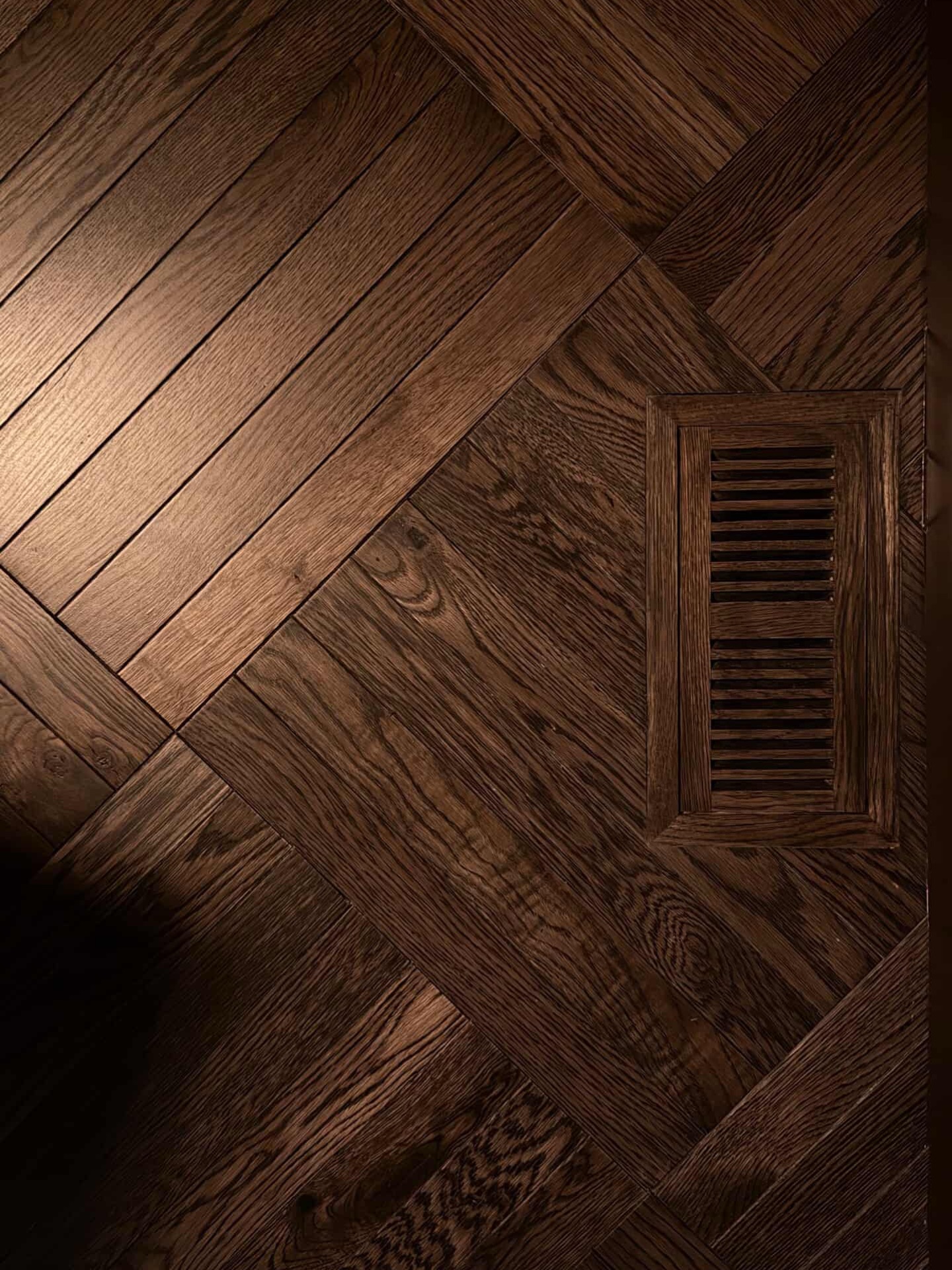 Details matter. Precision matters. And true, enduring design will always speak for itself.
Our most stunning floor yet. 🤎
#SimplyQuartered #TimelessFloors #TheMet #OldWorldCustomHomes #GrafCustomHardwood