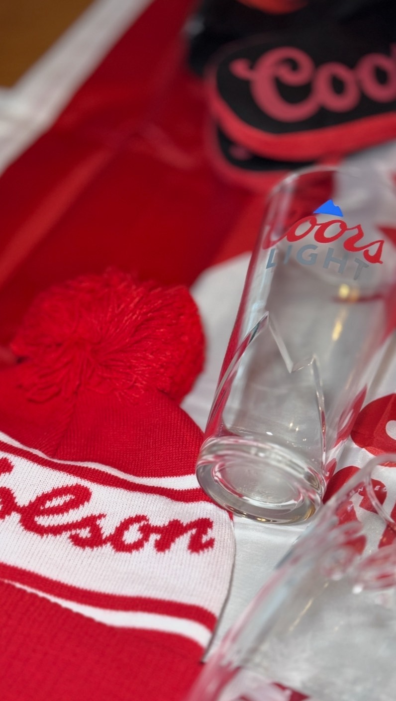 LIVE @ Saxe Point Pub 📍
Come on down for your chance to enter to win any of these amazing prizes! See you soon!