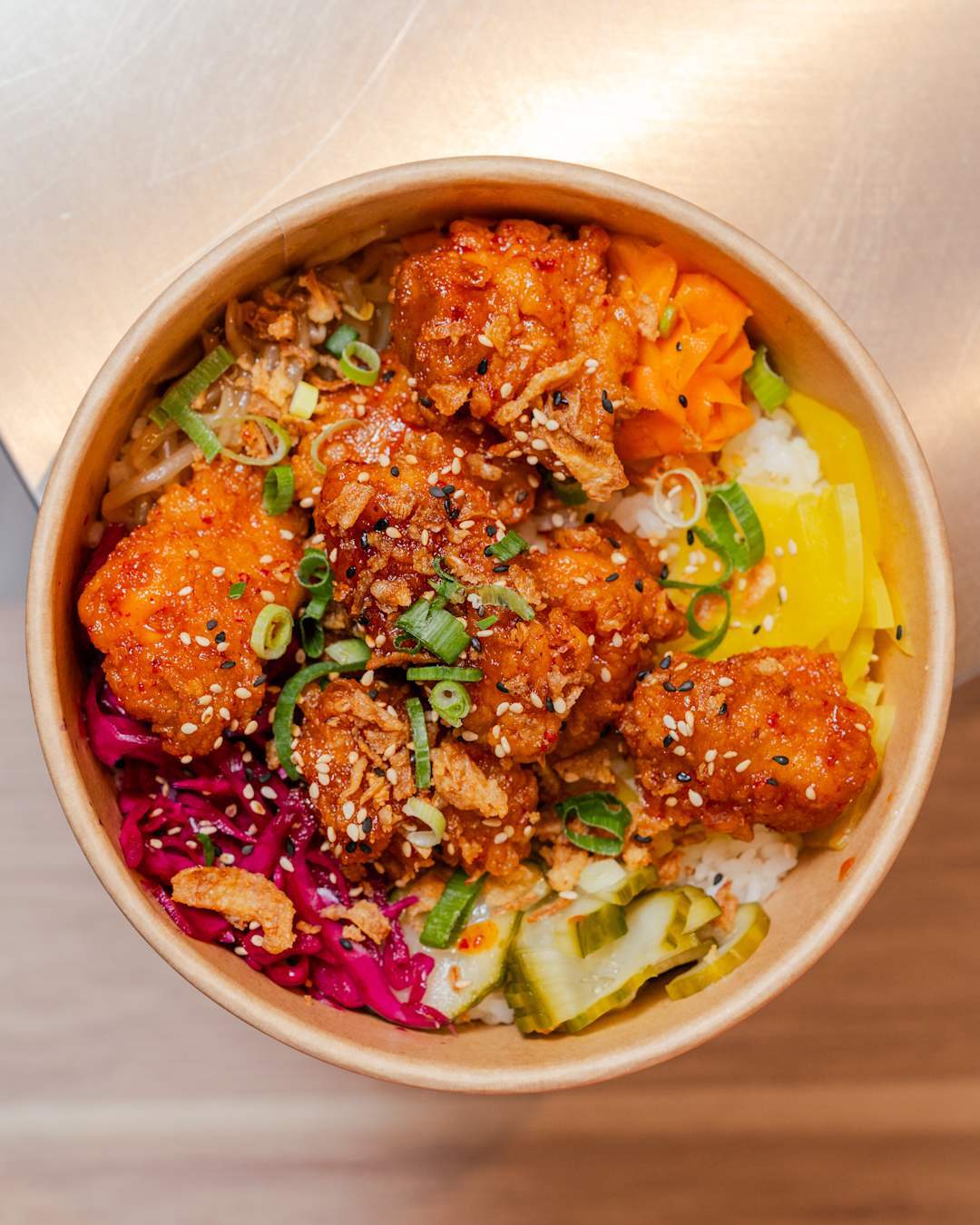 Envie de saveurs coréennes ? Testez notre Chikin Bowl qui allie fraîcheur, générosité et goût coréen. Riz chaud, légumes croquants, protéines marinées et sauces maison s’assemblent dans des recettes complètes, colorées et pleines de caractère.
🍔 Bulgogi Smash Burger & poulet frit coréen
📍354B rue de Vaugirard, 75015 Paris
⏰ Ouvert du Lundi au Dimanche 11h30-22h30
#smashburger #parisfood #food #burger #chicken