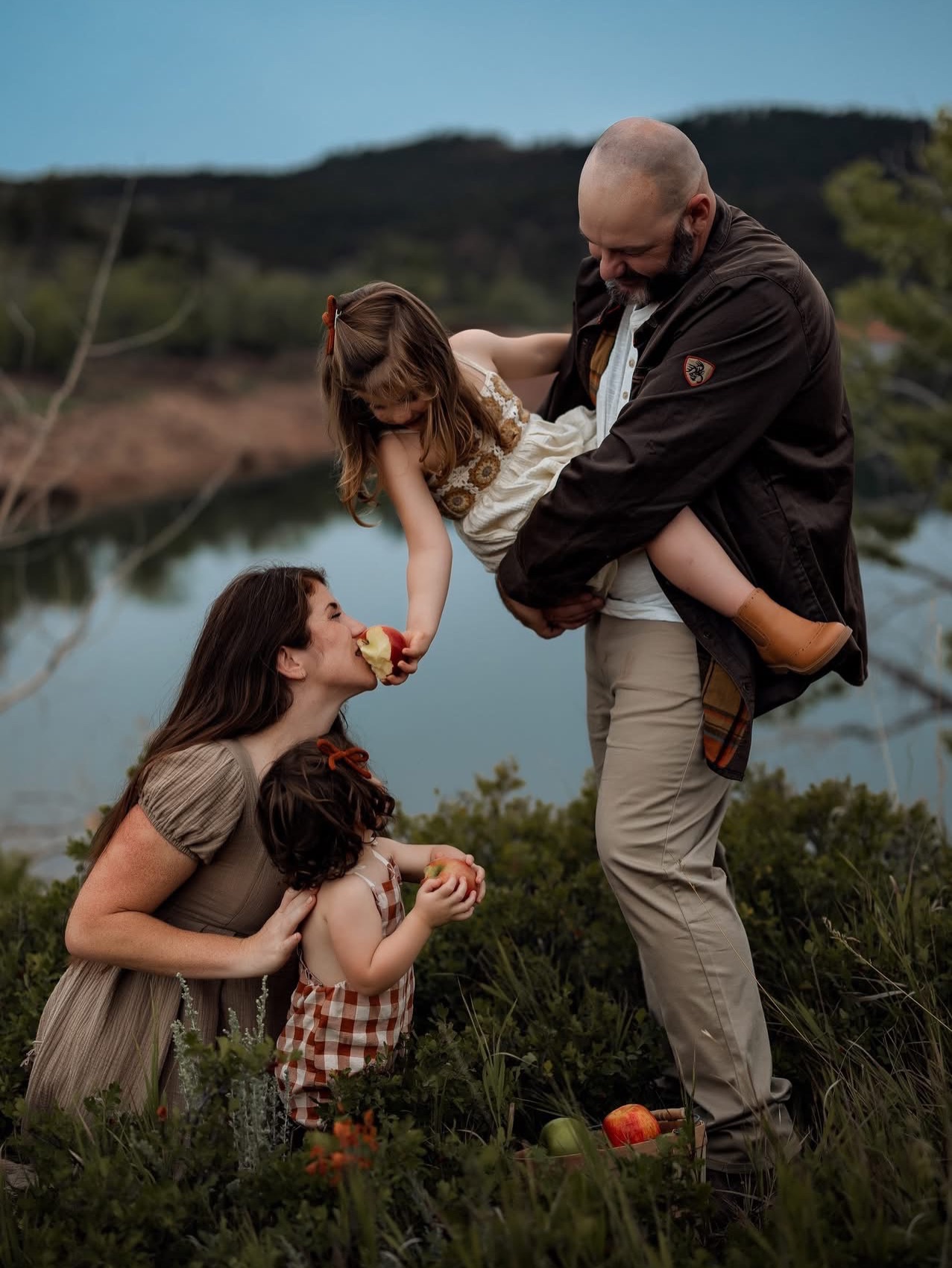 Some photographers create work that takes your breath away — not only because it’s unique, but because it leaves a lasting impression on you. It’s endlessly inspiring. 🩷
@shannonmctighephotography82 is one of those truly remarkable people, and it’s an incredible honor that she uses my dress in her photoshoots. ✨
Dress: Dahlia gown in dark beige
#inspiration #photography #gratitude