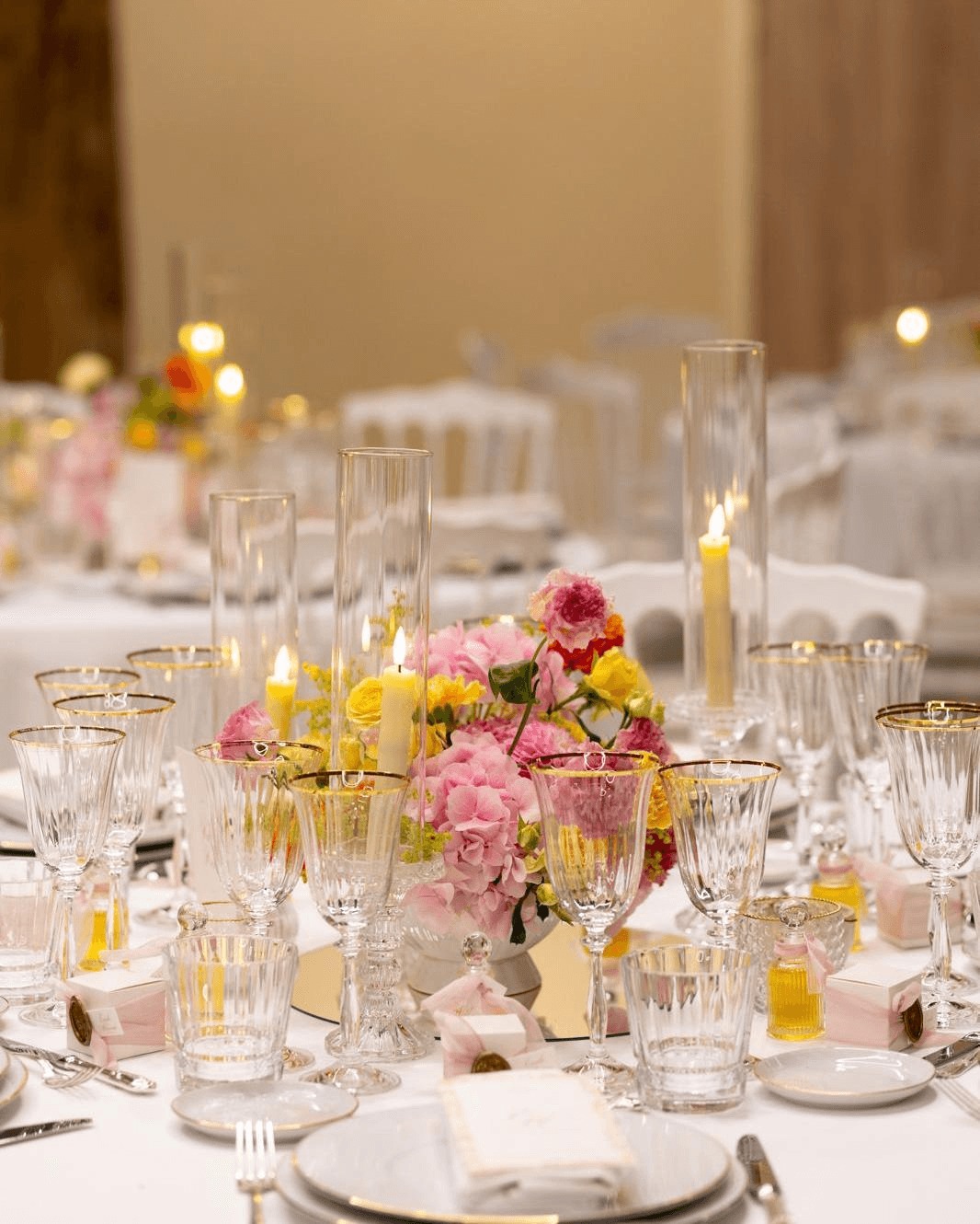 Decorations created hand in hand with @@ateliermarieguillemot , @recreation_officiel and @maison_options. A bright and colorful atmosphere for a chic wedding in the Troyes region ✨ 🤍
@mc2monamour_paris @chateaudedrouptsaintbasle @juliaissnerphotographie
wedding planner, wedding planner paris, organisation de mariage, wedding inspiration, wedding decoration, wedding designer, tableware, stationary, wedding flowers, dinner reception, decoration de mariage