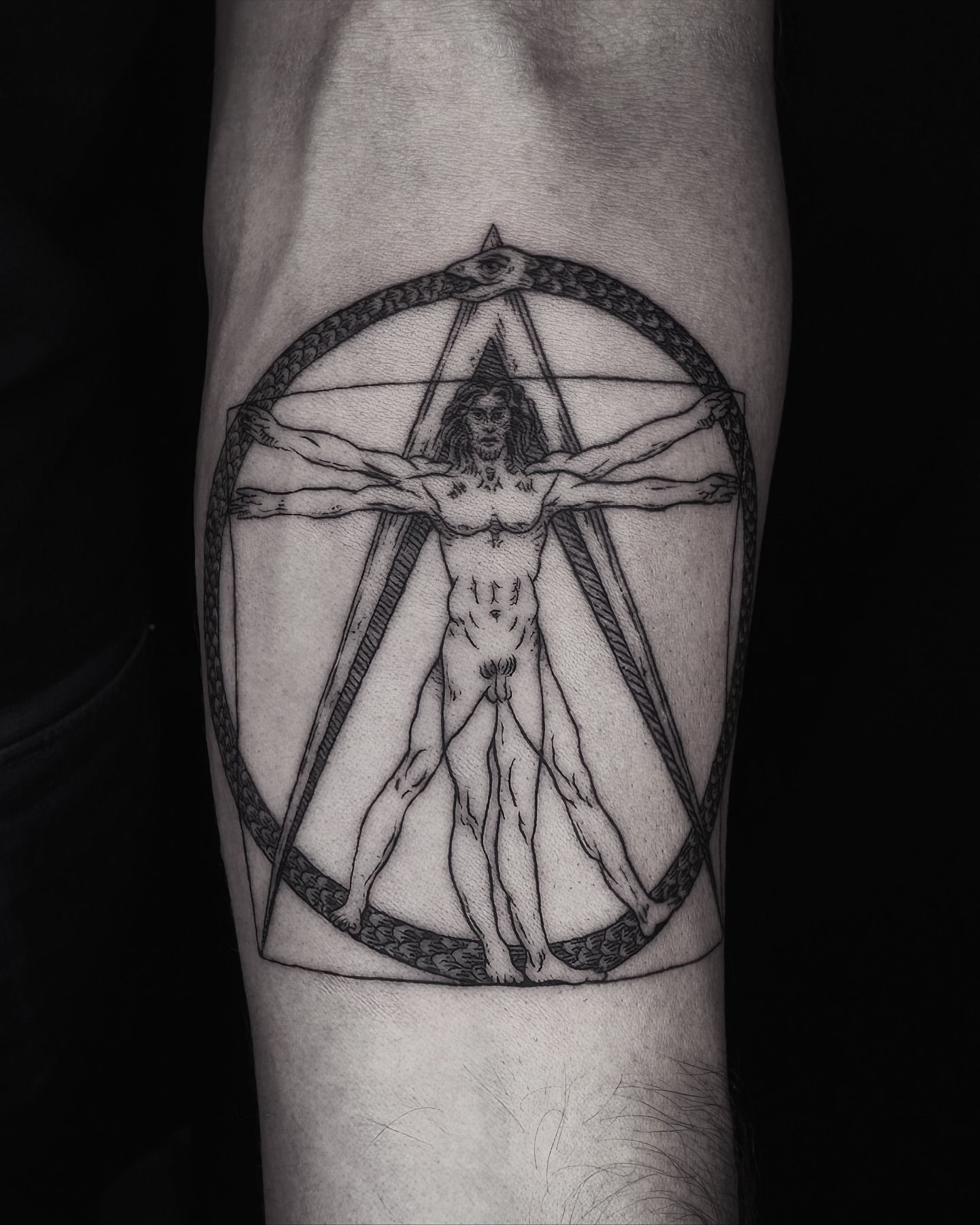 • Vitruvian Man •
Appreciate you swinging by the studio Zach!
Inked at @embersteel_studio
.
.
.
.
.
#tattoo #tattoos #tattooer #utahtattooartist #slctattoos #ink #blackwork #blackworkers #slcartist #etching #etchingtattoo #engravingtattoo #engraverstattoo #woodcuttattoo #finelinetattoo #slcart #davinci #vitruvianman #oroboros