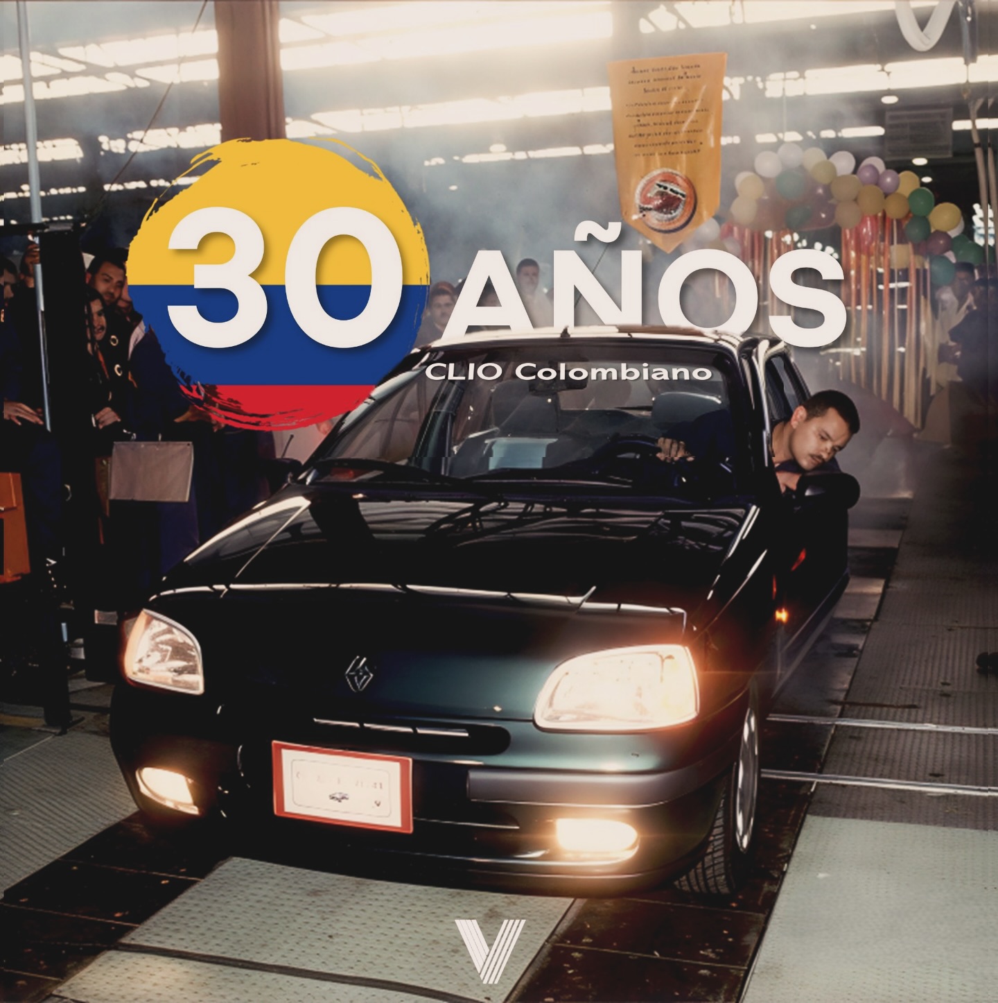 30 años del Clio Colombiano 🚗🇨🇴🔶
Por estos días, pero en 1996, nacía la historia del Clio colombiano. Aunque ya se conocía en nuestro mercado gracias a las unidades importadas de Francia desde 1992, en sus versiones RT y RSi, fue en febrero de 1996 cuando inició oficialmente su producción en SOFASA. Así comenzó la historia de un modelo más de Renault que lleva con orgullo el sello de ‘Hecho en Colombia’.
Su trayectoria, con 84.083 unidades ensambladas, se escribió en diferentes segmentos, tipos de cliente, presupuestos e incluso necesidades, con su incursión en el servicio público. Desde los 80 hp de su serie inicial, hasta los generosos —y aspiracionales para su época— 110 hp, el Clio movió fibras y logró fidelizar una comunidad que, hasta hoy, lo reclama.
Esperamos que ese punto marcado en 2016 no haya sido el final y que algún día este modelo pueda regresar a nuestro mercado, sea o no ensamblado por manos colombianas.
Disfruten esta nueva historia y gracias por seguirnos.