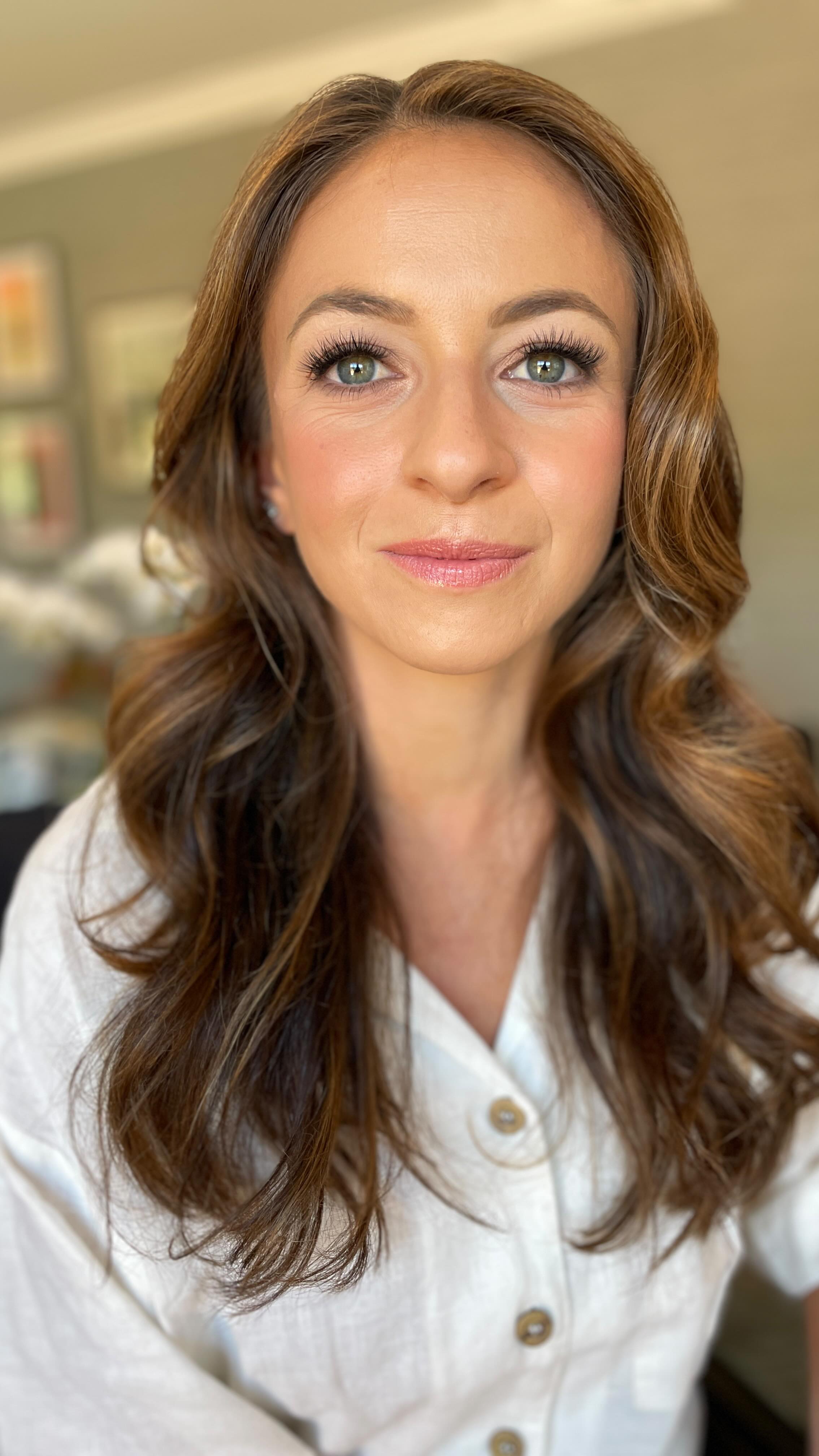 When you book your vendors, especially Hair & Makeup ….
we don’t “just show up.”
We turn down other weddings.
We lock in your date.
We plan our lives around your day.
Your retainer protects that commitment.
✨ You’re guaranteed an artist (sometimes two or three).
✨ We’re guaranteed the work we reserved our time for.
Simple. Fair. Intentional.
Would we have it any other way? Absolutely not.
And this is exactly why we ask for the number of services upfront, so we can secure your date properly and serve you fully 🤍
Napa Wedding | Sonoma Wedding | Diablo Wedding
#jocelynbbnv #bellabridalnv #napawedding #sonomawedding #napabride #napamakeupartist #sonomamakeupartist #naturalmakeupartist #bayareamakeupsrtist