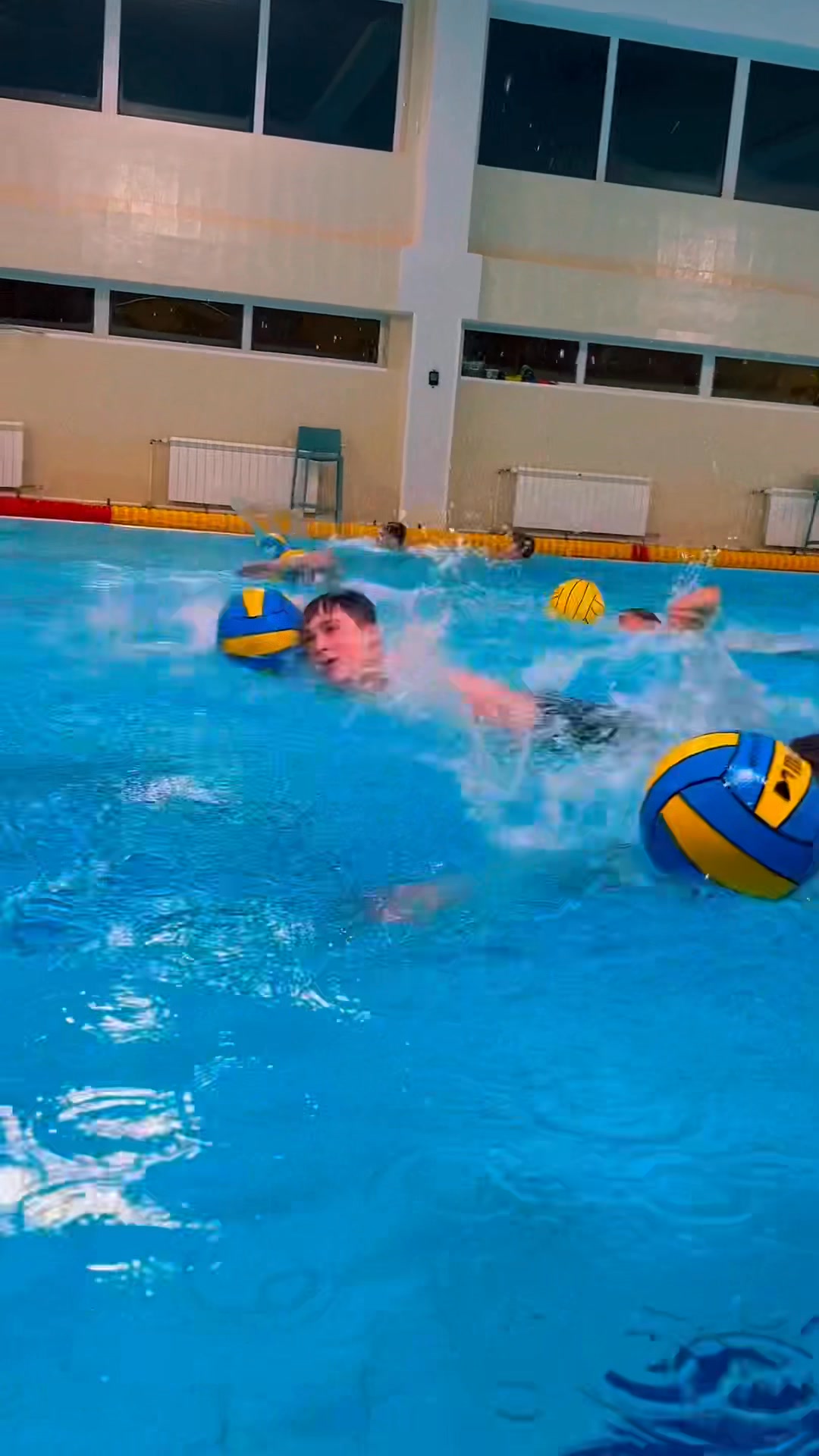 Mazāk laika telefonā 📵
Vairāk kustības, draugu un īstu emociju!
Ūdenspolo ir dinamiska komandas spēle, kas stiprina gan ķermeni, gan raksturu 💪🤽♂️
Ja meklējat sportu ar pievienoto vērtību – esat īstajā vietā ✨
www.waterpolo.lv
#ūdenspololatvija #sportsbērniem #rigasharks