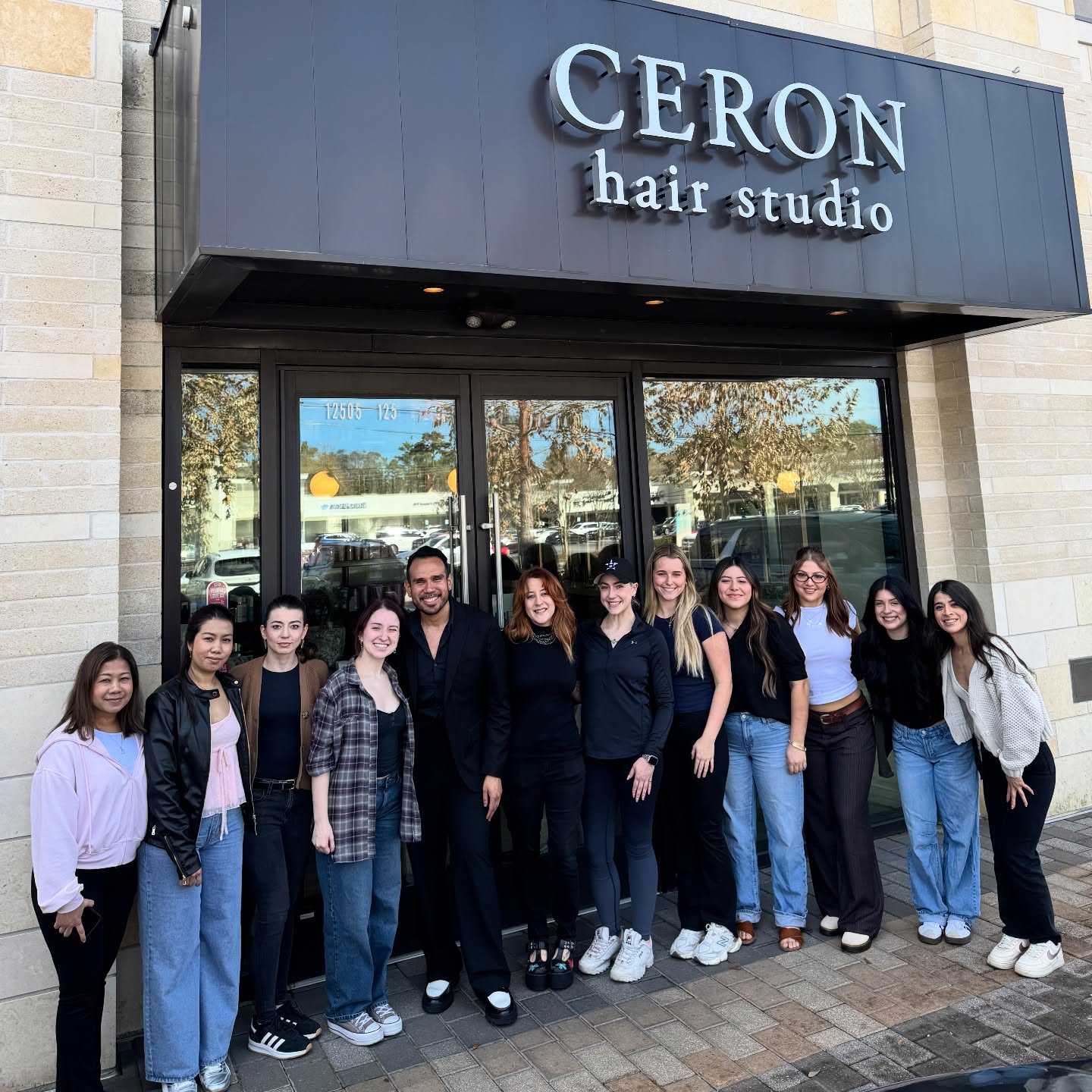 Thank you so much @ceronhairstudio for having me ! Such an amazing talented team ❤️🥰
Till next time !! ❤️
*
#wellartist #wellapassioninstausa #travel #houston #wellaeducation