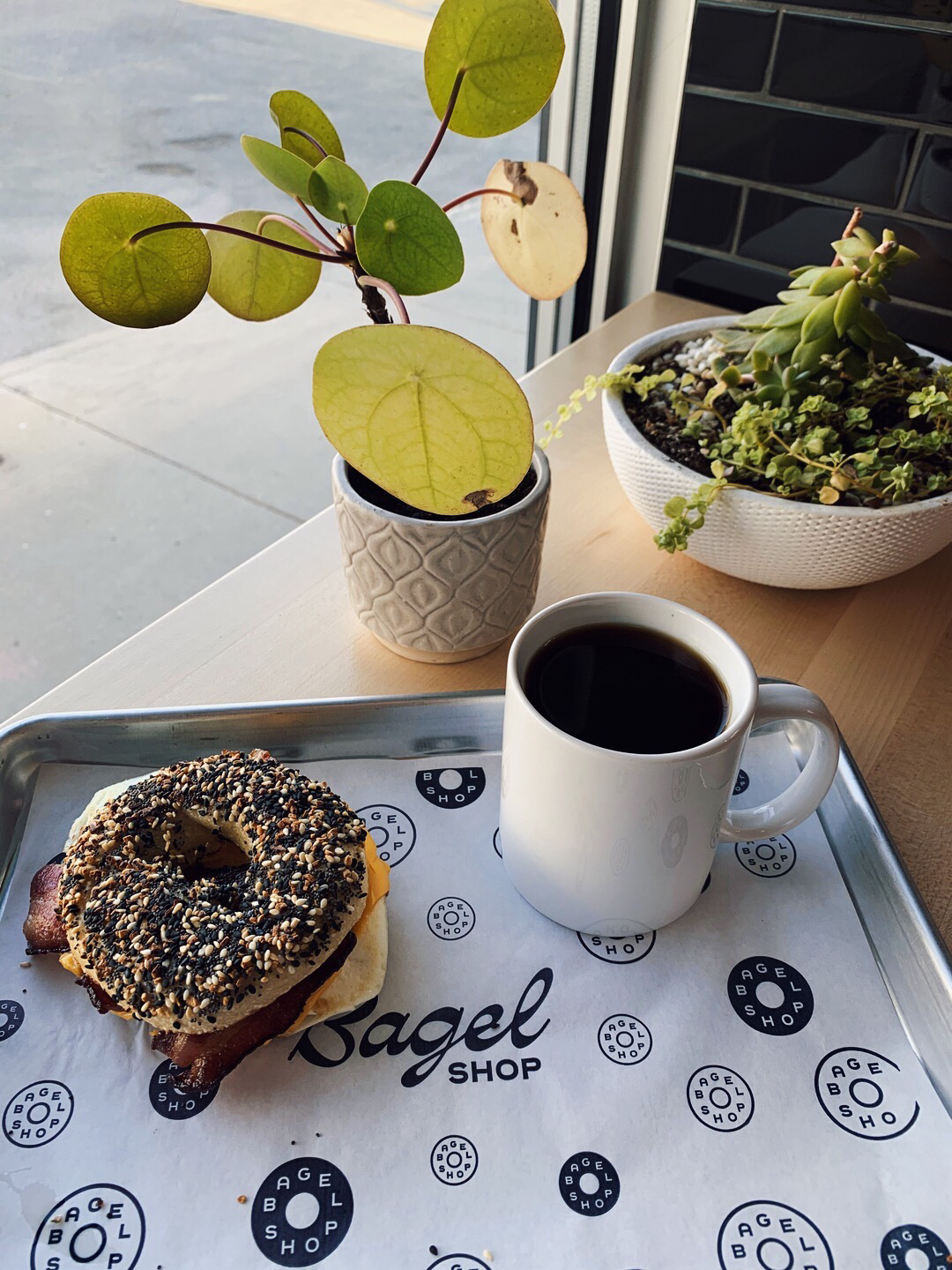 Breakfast, but make it iconic 🥯☕️
Crispy bacon 🥓, fluffy egg 🍳, melty cheddar 🧀—the sandwich that understands you.
Coffee in hand, worries gone.
Open every day ☀️
8am–3pm ⏰
258 Ave B South 📍
#BreakfastSandwich #BaconEggCheddar #BagelShopyxe #CoffeeAndBagels #MorningMood #EatLocalsk