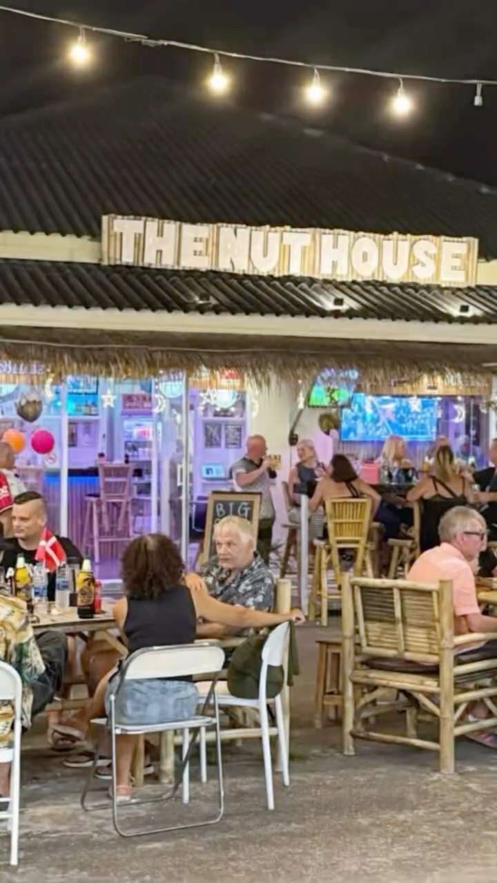 🎱 KILLER POOL FRIDAYS at The Nut House!
100 baht per game 💸
Winner takes ALL 🏆
Good vibes, great music, cold drinks 🍻
👉 www.thenuthousekhaolak.com
#KhaoLak #BangNiang #BangNiangNightlife #KhaoLakNightlife #KhaoLakBar KhaoLakLife BangNiangBeach KhaoLakThailand