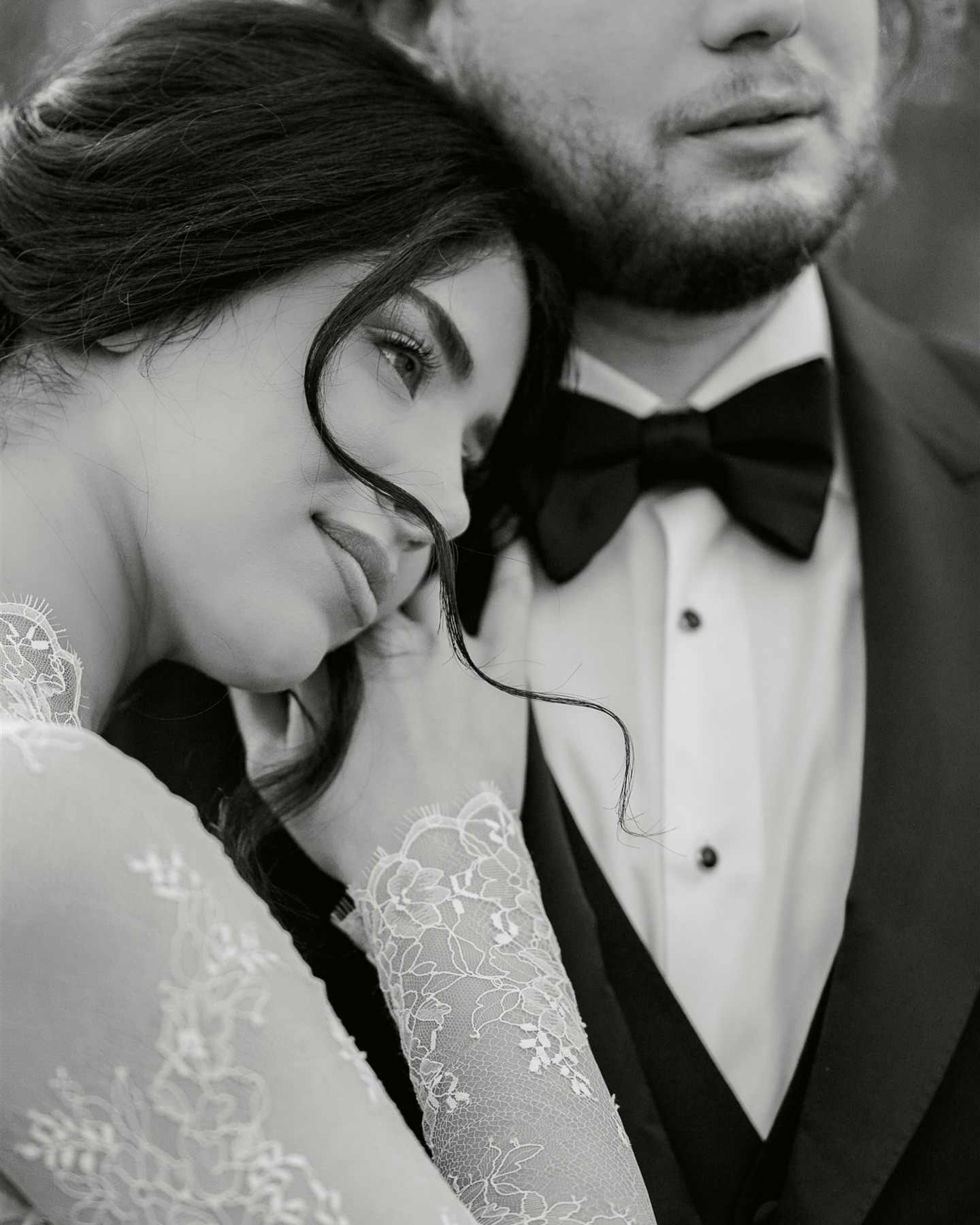 An unforgettable night
Photography & Cinematography: @sollisstudio
@annalacivitadesigns
@frankreaeventdesigns
@thearlingtonestate
@makeupbymiagee
@soprettyinprint
@glamourous_affairs
@eventgraffiti
@decorandfiesta
@sugarqueen_patisserie
@splendidsettings
@detailzfurniturerentals
@reznickeventcarpets
@bbblancweddings