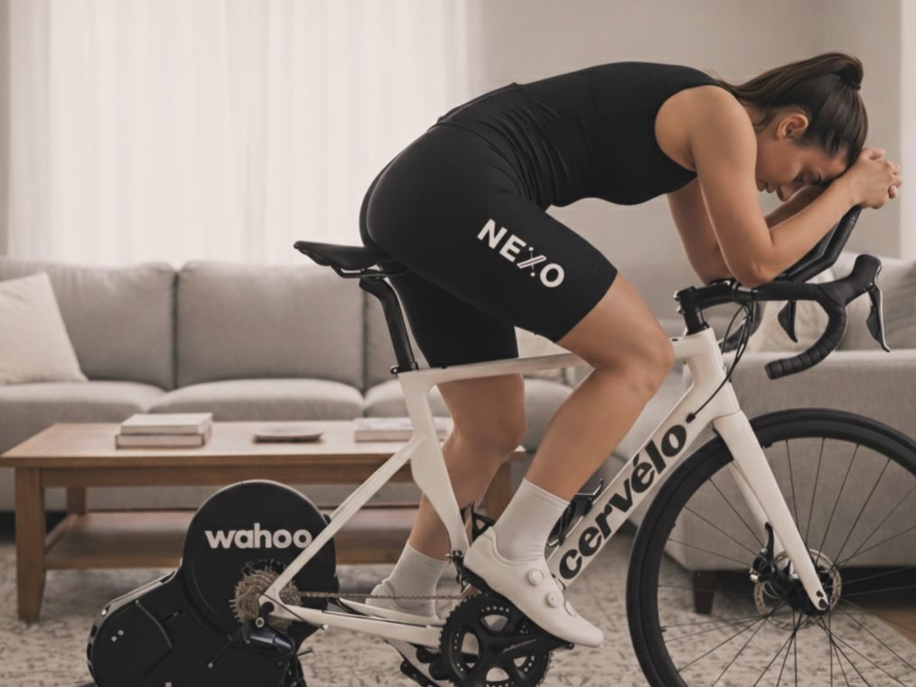 Hay días sin viento.
Sin bajadas.
Sin vistas.
Pero igual rodás.
Porque la conexión no siempre es con la ruta.
A veces es interna.
NEXO Cycling.