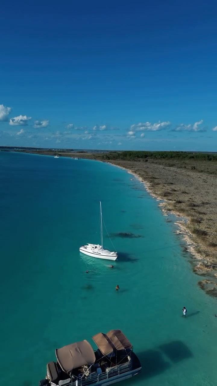 What a day with us looks like… pure Bakana vibes.
#bacalar #bacalarpueblomagico #bacalarlagoon #sailing #tours