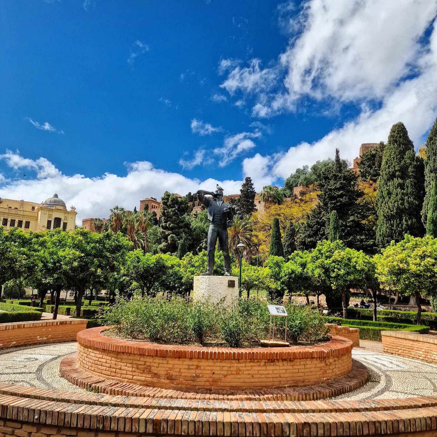 ▶️ El Biznaguero en el Jardines de Pedro Luis Alonso
❗️ The Biznaga, a symbol of Málaga 💐 is it a flower or is it a plant? Neither, it's actually handmade.
.
.
.
.
.
.
.
#lovingmalaga #malaga #malagalife #malagaturismo #malagaspain #málaga #malagatoday #andalucia #ckmalagalife #ok_malaga #ok_andalucia #españa #spain #estaes_malaga #visitspain #visitmalaga #costadelsol #ok_spain #photosofmalaga #malagaconacento #spain_all_pics #lateandalucia #summervibes #travel #travelphotography #livelovespain #latemalaga #enamoratedemalaga #objetivoandalucia #latildedemalaga