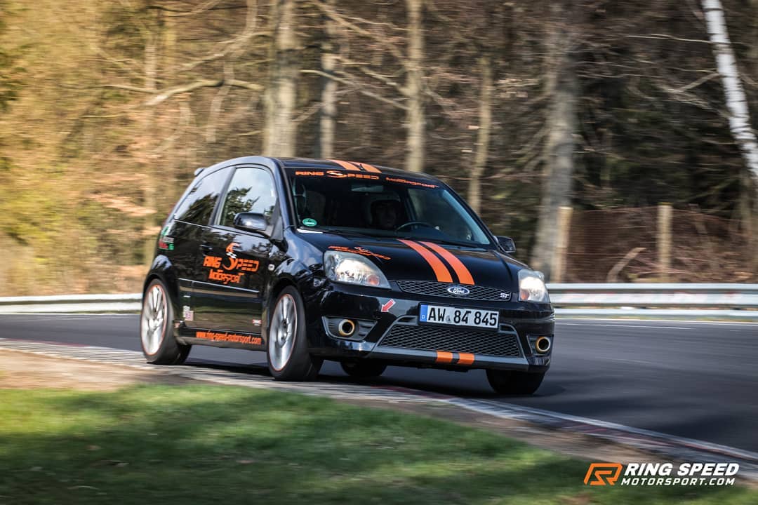 ⚠️Use the curbs responsibly.⚠️ Our Fiesta ST150 can give goosebumps also to experienced drivers! Low weight, precisely tuned suspensions and Toyo R888r tires; this is why you will ask for #onemorelap
Contact us and book it now! .
.
.
.
.
#nurburgring #nordschleife #touristenfahrten #nring #nringtank #trackaddict #ringtoolcommunity #ringtool #nurburgringlivepics #nurburgringnow #race #racing #racecar #becauseracecar #fastcar #motorsport #timeattack #ford #fiesta #fiestast150 #fordfiesta #btg #ringspeedmotorsport #driving #carporn #carsofinstagram #carspotting #petrolhead
