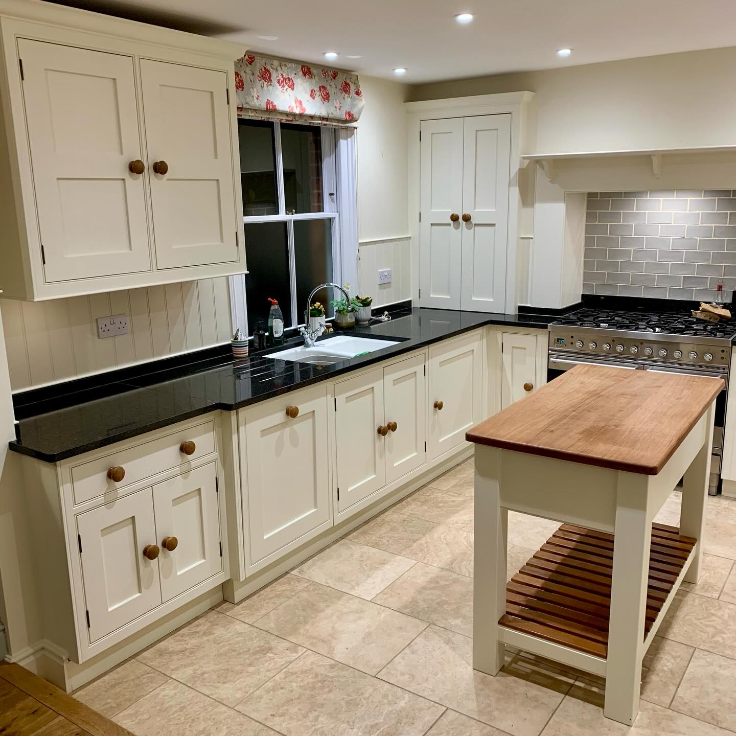 After having been very quiet on social media, it’s time to catch up with you all and share all the projects we have been looking after over the past months.
First on the list is that very cute @martinmooredesign kitchen. After 15 years, our clients wanted a refresh, keeping the same colour scheme throughout; ‘White Linen’ from @paintandpaperlibrary .
After a good wash and degreasing of all surfaces and all remedial work addressed, it was just a matter of applying 2 top coats of this silky smoothly creamy colour. The kitchen has now been given a new lease of life and our clients couldn’t be any happier.
@winslowinteriorfinishes
#bespokecarpentry #bespokejoinery #bespokekitchens #kitchendesignideas #kitchendesignuk