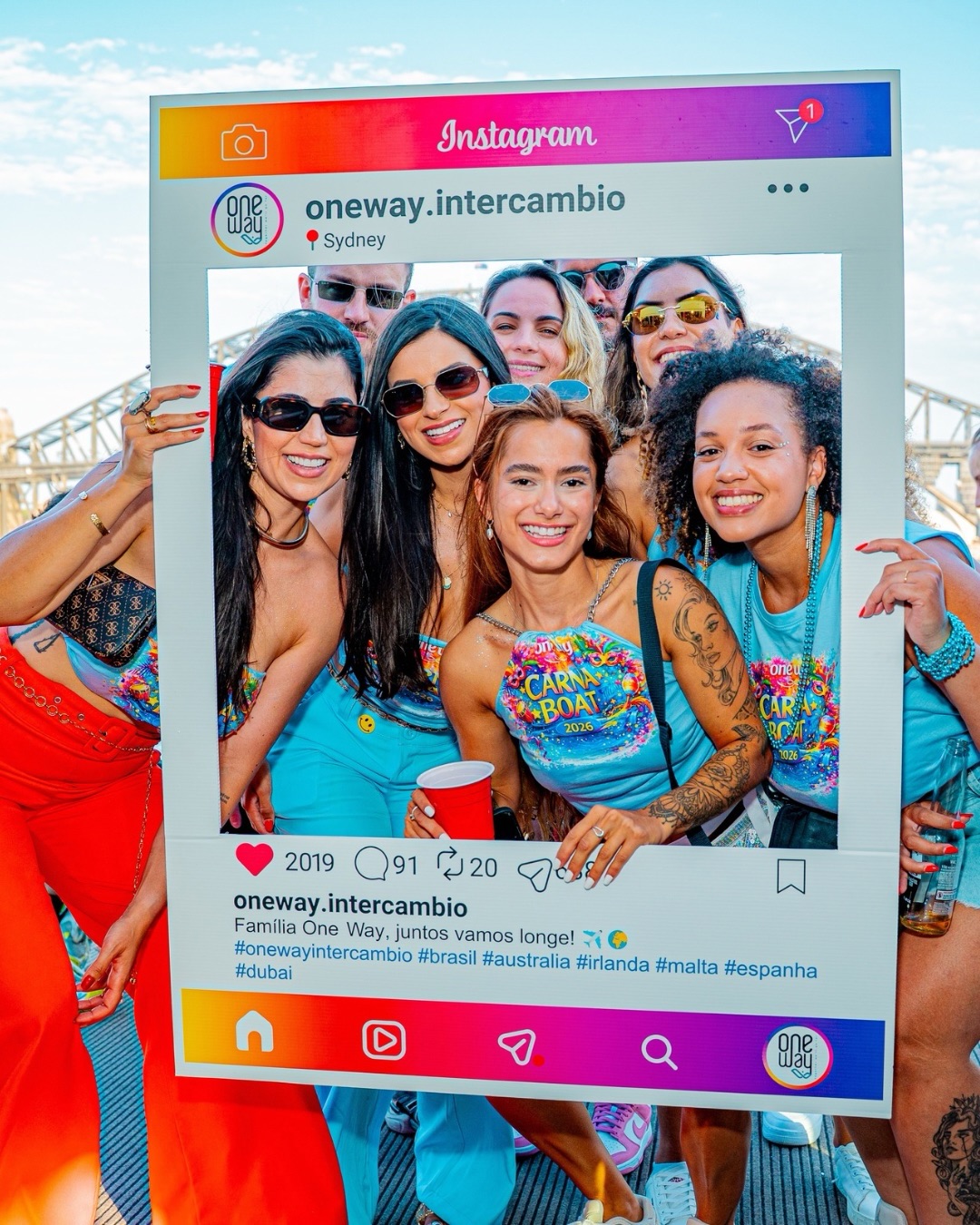 Tem eventos que não cabem em uma legenda só em lembranças, risadas e fotos que falam sozinhas.
O nosso CarnaBoat da One Way foi exatamente assim: energia lá em cima, fantasia, música brasileira e a melhor vibe possível no meio de Sydney ✨
Mais do que uma festa, foi sobre estar junto, celebrar e se sentir em casa mesmo longe de casa.
É isso que a One Way Intercâmbio constrói: experiências que ficam 🤍
Nosso agradecimento especial aos patrocinadores que fizeram tudo isso acontecer 👇
🤍 @77tours
🤍 @chachii.sydney
🤍 @kbake.au
🤍 @universalenglishcollege
Obrigada a todo mundo que viveu esse momento com a gente.
Quem veio… sabe. Quem não veio… já entendeu que no próximo não pode faltar 👀🔥
#onewayintercambio #carnaboat #vidanaaustralia #brasileirosemsydney