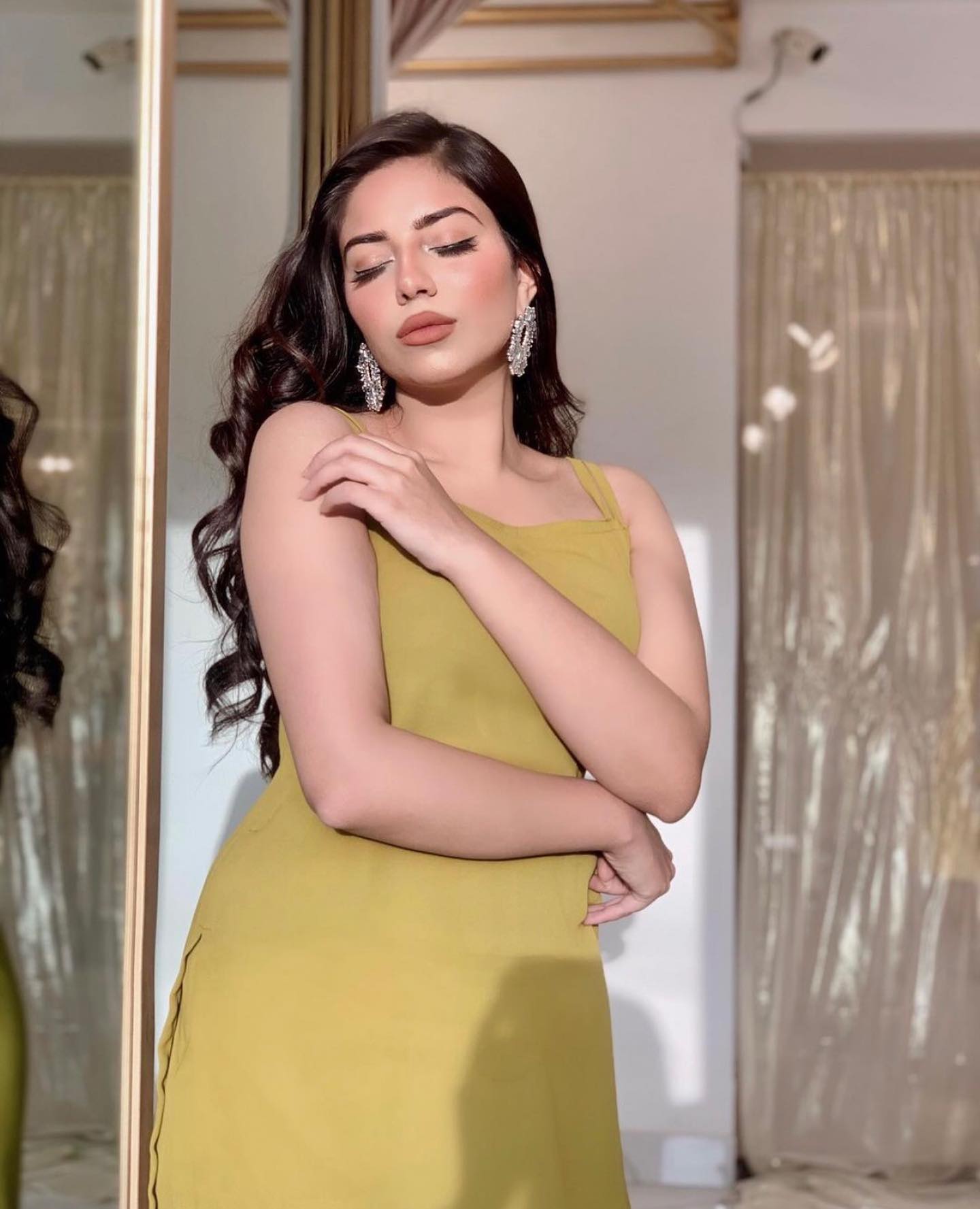 Featuring @litshitbynayy in one of our favorite @cherjokle Long Lasting Matte Liquid Lipstick shades "PUMPKIN SPICE" beautifully paired with @westic_official Olive Co-Ord Set for bringing in the summer with a beautiful olive color. Thank you @litshitbynayy for sharing. ☀️💛
.
#cherjoklecosmetics #freshmakeup
#lipstickaddict #lipstickmurah #lips #makeupaddict #lipstickmatte #veganblogger #vegancommunity #veganlifestyle #veganlife #makeupartist #cosmetic #lipsticklove #mua #lipstickjunkieforever #lipstickcollection #liquidlipstick #lipsticklovers #mattelipstick #lipstickaddiction #thankfulheart❤️ #beautifulmakeup #cherjokle #cherjokleluxuriouslips #labeautéàsonmeilleur #vivreàsonmeilleur #lipstick #summerfaves #summerbeauty