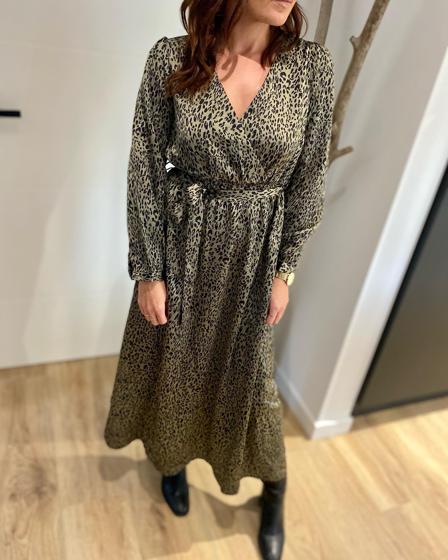 Graou 🐆
L’imprimé animal fait son grand retour dans vos dressings
- Robe longue
- Imprime leo kaki
- Existe en SM ou ML
- 38€
On craque sur la new co WILD 🐆
www.madamevboutique.com
# #nouvellecollection #oodtdujour #madamev #collectionmode #ideelookfemme #madamevboutique #boutiqueenlignefemme #eshopmodefemme #eshopmode #modefrancaisefemme #tendancemodefemme #shoppingenligne #lilles #lyon #montpellier #marseille #mode #lookfemme #lookdujour #looktendancefemme #fashion #look #tenuedujour #tenuetendance #girlsgang #robelongue #robeleopard #printleopard #robetendance