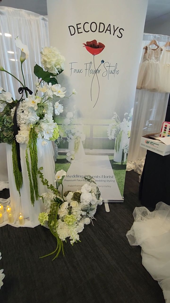 Such a beautiful day at the Pakenham Wedding Expo yesterday!
Grateful to be part of an event filled with creativity, warmth, and couples beginning to plan something really special.
Collaborating with @nathanwatersfilm
@marriedbyateddy @carousel_brides and the fierce behind the scenes help from @sheerperfectionbridal was something next level.
Thank you to everyone who stopped by, had a chat, and entered the giveaway. It was genuinely lovely meeting you all. Including all the amazing vendors I had the pleasure of connecting with.
A big thank you to
@morningtonweddingexpos for bringing everyone together.
@cardiniaculturalcentre
@marquis_artbook beautiful coverage
@marriedbyateddy top notch celebrant
@nathanwatersfilm memories for life
@decodays - florals to die for
If you are planning your wedding and would like to talk flowers and styling in a relaxed, no pressure way, I would love to hear from you.
#decodays #pakenhamweddingexpo #melbourneweddings #weddingstylist #fauxflorals