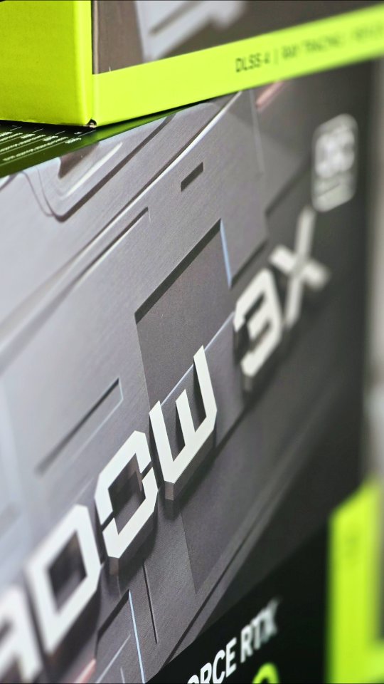 Poder nas sombras. Performance na luz. 🌑🔥
A nova GeForce RTX™ 5070 SHADOW 3X OC da MSI chegou para elevar o nível do seu setup. Com três ventoinhas de alta performance e a tecnologia OC de fábrica, você tem o poder da arquitetura Blackwell com a assinatura de qualidade que só a MSI entrega.
Design minimalista, performance máxima. Se é MSI, você sabe que é elite. 🐲
Disponível na Única Computadores. Qual o primeiro game que você jogaria nesse monstro? Comenta aí! 👇
#UnicaComputadores #MSI #Gamer #SetupGamer #RTX50