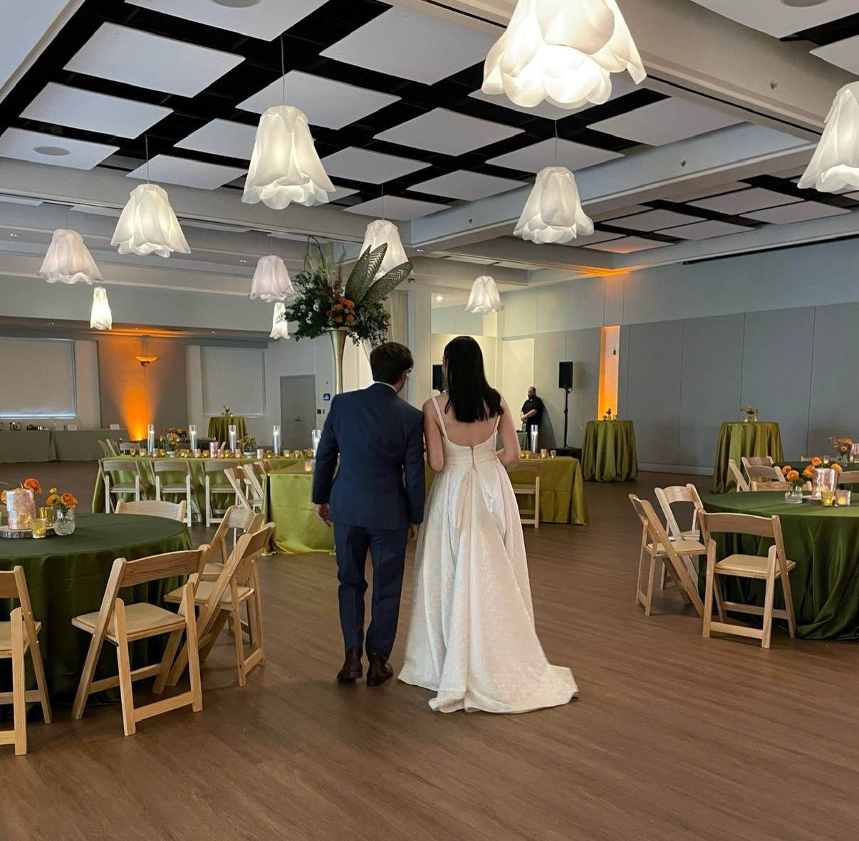 Obsessed with the moment when all the time, dreaming, and tiny little details you poured into your wedding vision finally come to life… and I get to see your face when it all comes together in the most magical way.
#travelingplanner #georgiaweddingplanner #atlantabotanicalgardens #weddingseason #atlantaweddingplanner