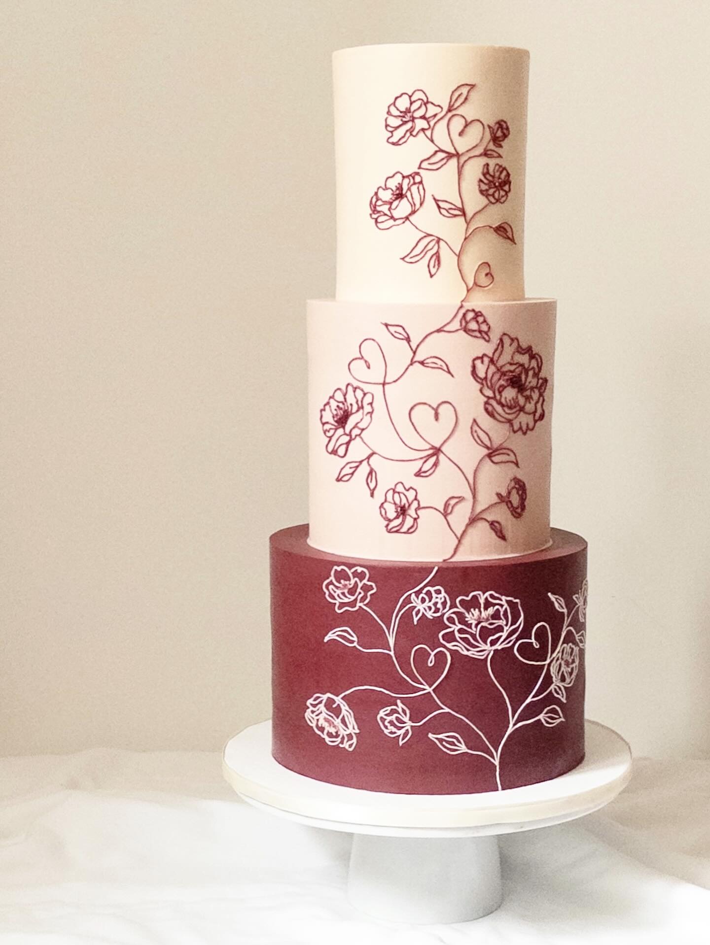 A Valentines cake for a Valentine’s Day wedding ♥️. Congratulations to Jessica & Michael ♥️!
#paletteandpetalcakes #weddingcakes #torontoweddings #torontoweddingcakes #valetinesday