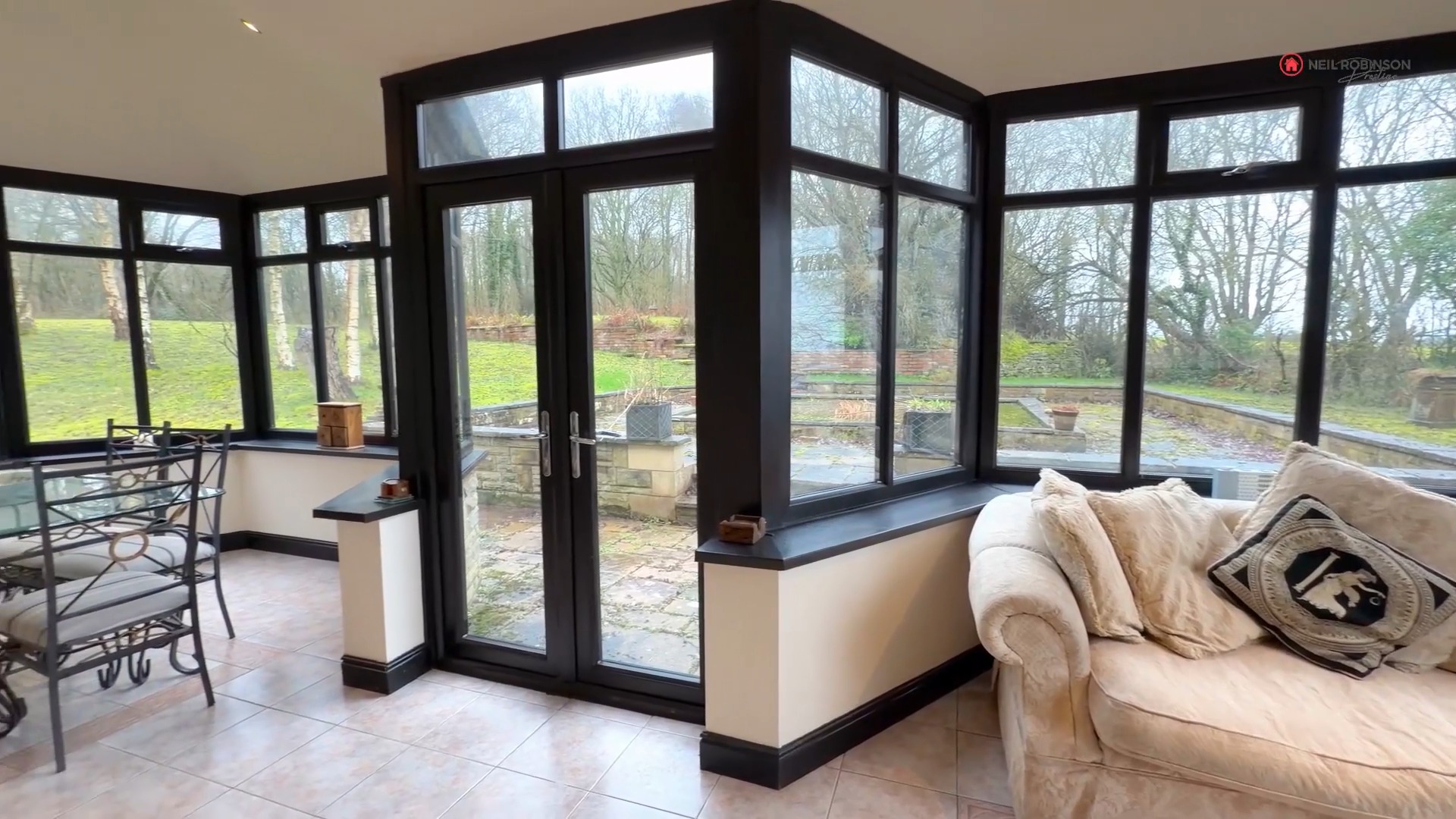 For Sale: Stunning 3-Bedroom Detached Home in Upholland 🏡
Discover this exceptional natural sandstone residence on Pimbo Lane, Upholland, WN8 9QJ, set on approx. 7.5 acres (1-acre gardens + 6.5 acres woodland).
✨ Property Highlights:
🌄 Elevated position with far-reaching views
🛏️ 3 spacious bedrooms, including a principal suite with en-suite & panoramic outlook
🏠 Self-contained 1-bedroom annexe (former stables)
🔥 Feature multi-fuel fireplace powering radiator heating
🎮 Impressive games room for family fun
🚗 Integral garage with vehicle inspection pit
🍽️ Kitchen with granite worktops & island
🏠 New roof installed 2024
This unique property combines period charm (built 1901) with modern comforts, all set within private gardens and extensive woodland. Perfect for those seeking space, privacy, and versatility.
🔗 View full details and book a viewing: https://www.rightmove.co.uk/properties/172271639#/?channel=RES_BUY