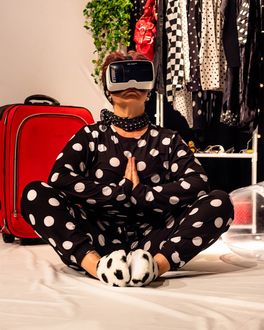 Uma da fotos de divulgação do espetáculo Bernardete de Zica Stockmans, ensaio realizado no espaço da Tem Gente Teatrando. O bom é que logo, logo, vamos poder assistir a volta desta personagem queridíssima e suas novas aventuras. Não podemos falar muito apenas dizer que o ensaio foi divertidíssimo e rendeu muitas fotos maravilhosas! Uma honra sem tamanho para nós poder fotografar essa gigante do teatro e da cultura caxiense.
Fora dos Trilhos - Laboratório de Ideias
#foradostrilhoslab #passageiros #design #branding #publicidade #propaganda #digital #identidadevisual #marketingdigital #digitalmarketing #marketing #publicidadeonline #redessociais #midiasdigitais #socialmidia