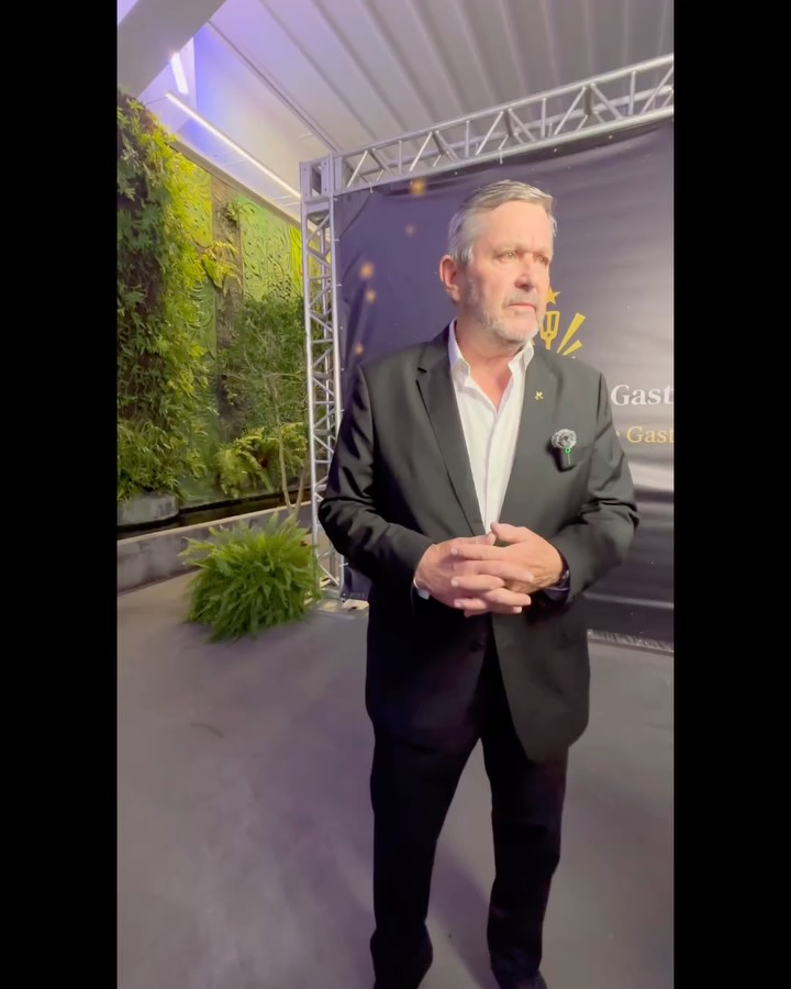 Ayer, @apuga.pr anunció la formalización de un acuerdo de colaboración con la Fundación Atención Atención.
Esta alianza me permite compartirles dos entrevistas realizadas durante los Premios Nacionales de Gastronomía: una a César Cordero, presidente de @apuga.pr, y otra a la chef Andrea Santiago de @lulos.sweets.
En ambas conversaciones, la respuesta clave —y el compromiso que debe guiarnos— es la EDUCACIÓN.
¿Qué rol crees que debe tener la educación en nuestra gastronomía?
#periodistagastronómica #puertorico🇵🇷