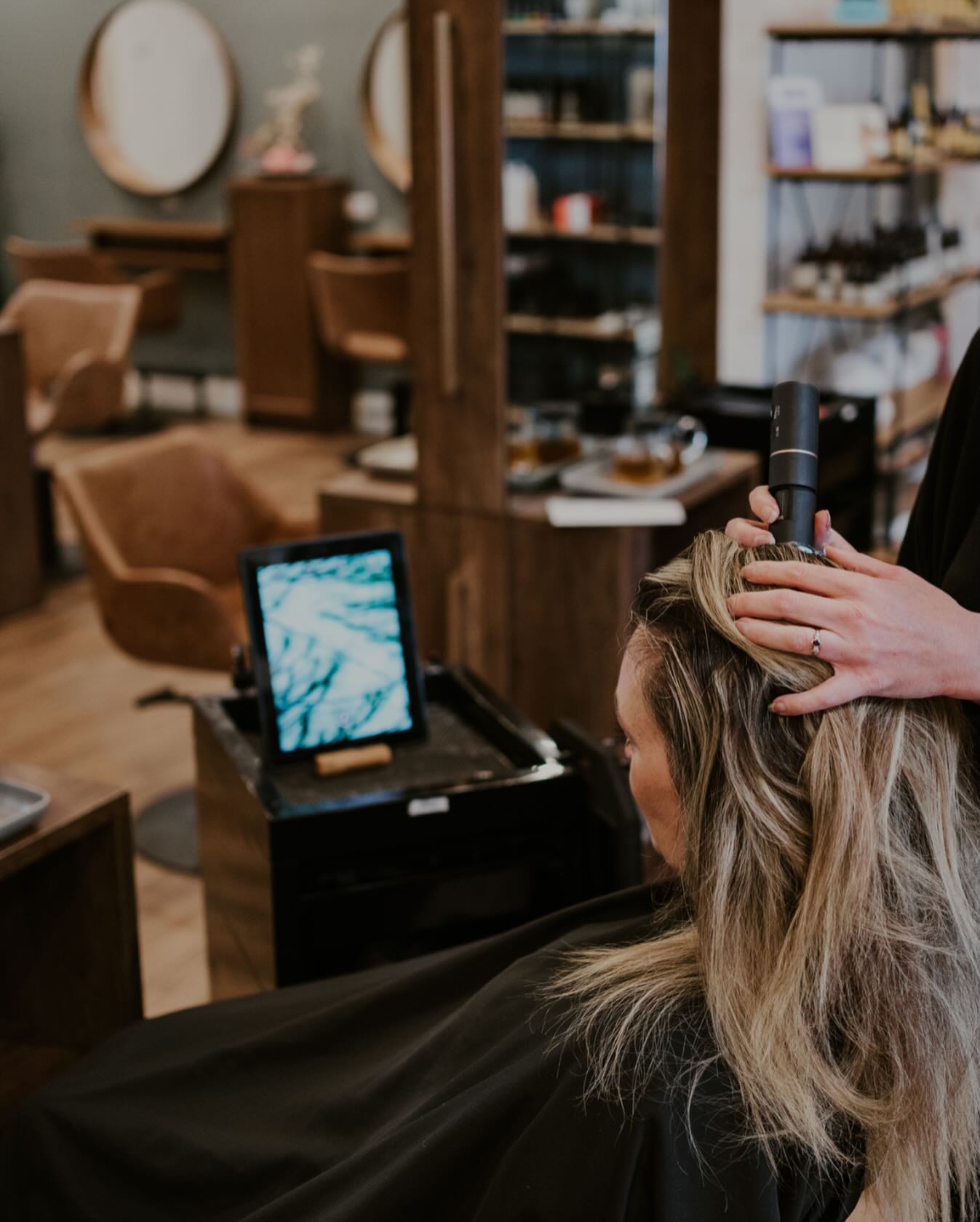 Your scalp is living tissue. Not just “where your hair grows from.”
We’re so conditioned to focus on the hair shaft - shine, tone, smoothness, length.
But healthy hair doesn’t start with product.
It starts with biology.
Your scalp is:
• Vascular (it relies on healthy blood flow)
• Influenced by stress hormones
• Impacted by inflammation
• Responsive to nutrition + nervous system health
• Covered in a delicate microbiome
When we ignore the scalp, we often see:
– Slow growth
– Thinning
– Excess oil or dryness
– Irritation
– Flat, lifeless hair
When we support it?
✨ Stronger growth
✨ Better colour longevity
✨ Natural shine
✨ Fuller, more resilient strands
At Pura, we don’t just treat hair.
We assess scalp tension.
We look at lifestyle.
We consider stress.
We choose ingredients that support skin health — not compromise it.
Because your hair is an extension of your internal world.
And wellness isn’t a trend.
It’s the foundation.
If you’ve been focusing only on your ends, this is your reminder to nourish your roots 🌿
#holistichair
#scalphealth
#healthyhairjourney
#lowtoxsalon
#canberrahairdresser