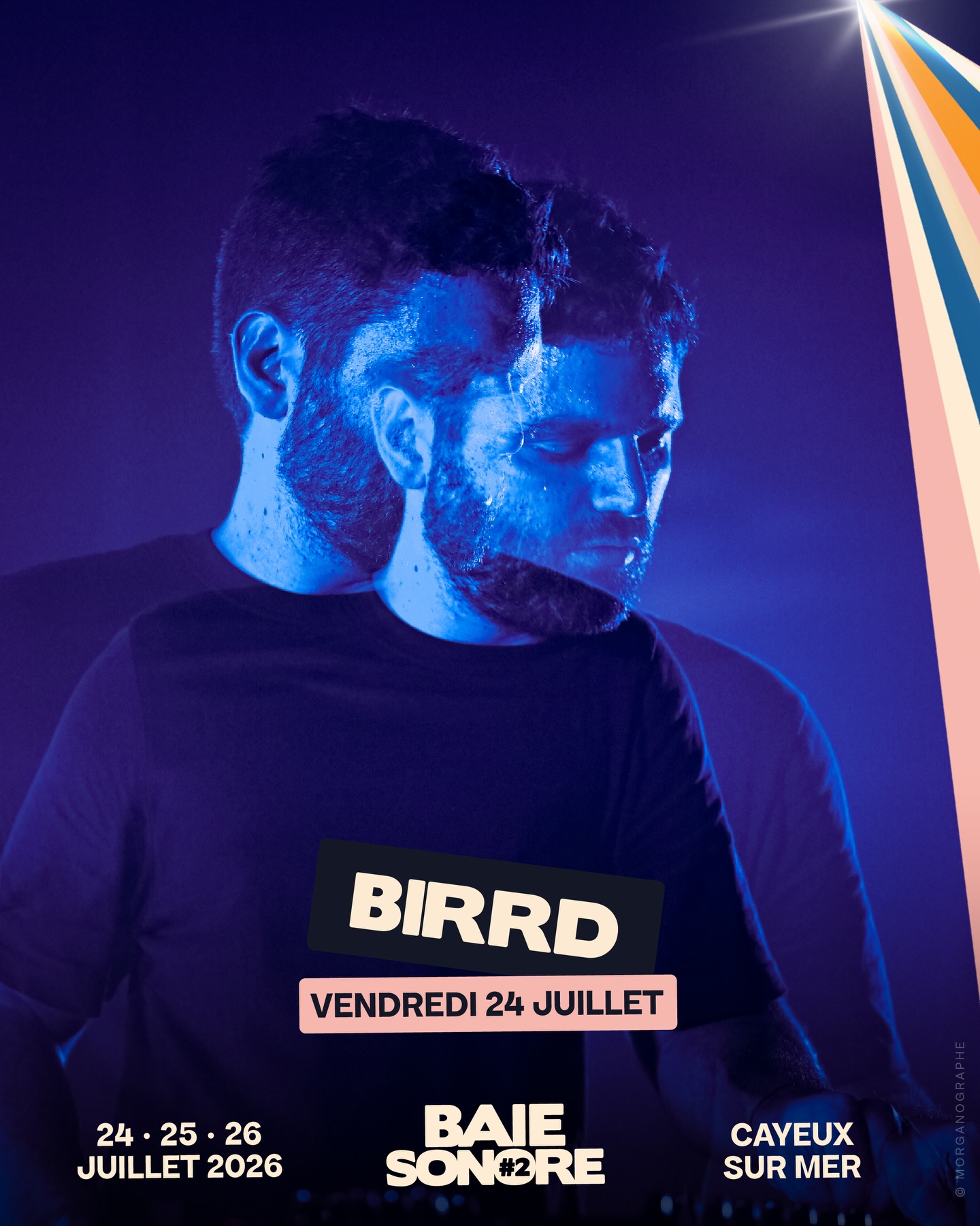 @birrdmusic , artiste touche-à-tout dont la triple nationalité (américaine, française et italienne) façonne sa musique, viendra faire vibrer la scène avec une musique électronique mélodique, à la fois planante et dansante. 💃
Entre paysages sonores immersifs et rythmes en mouvement, il façonne une musique sensible et profonde, nourrie de prises de sons et de synthétiseurs minutieusement utilisés. 🎹
Un véritable voyage musical, quelque part entre Worakls, NTO, Joris Delacroix et Stephan Bodzin.
Billetterie ouverte 🎫