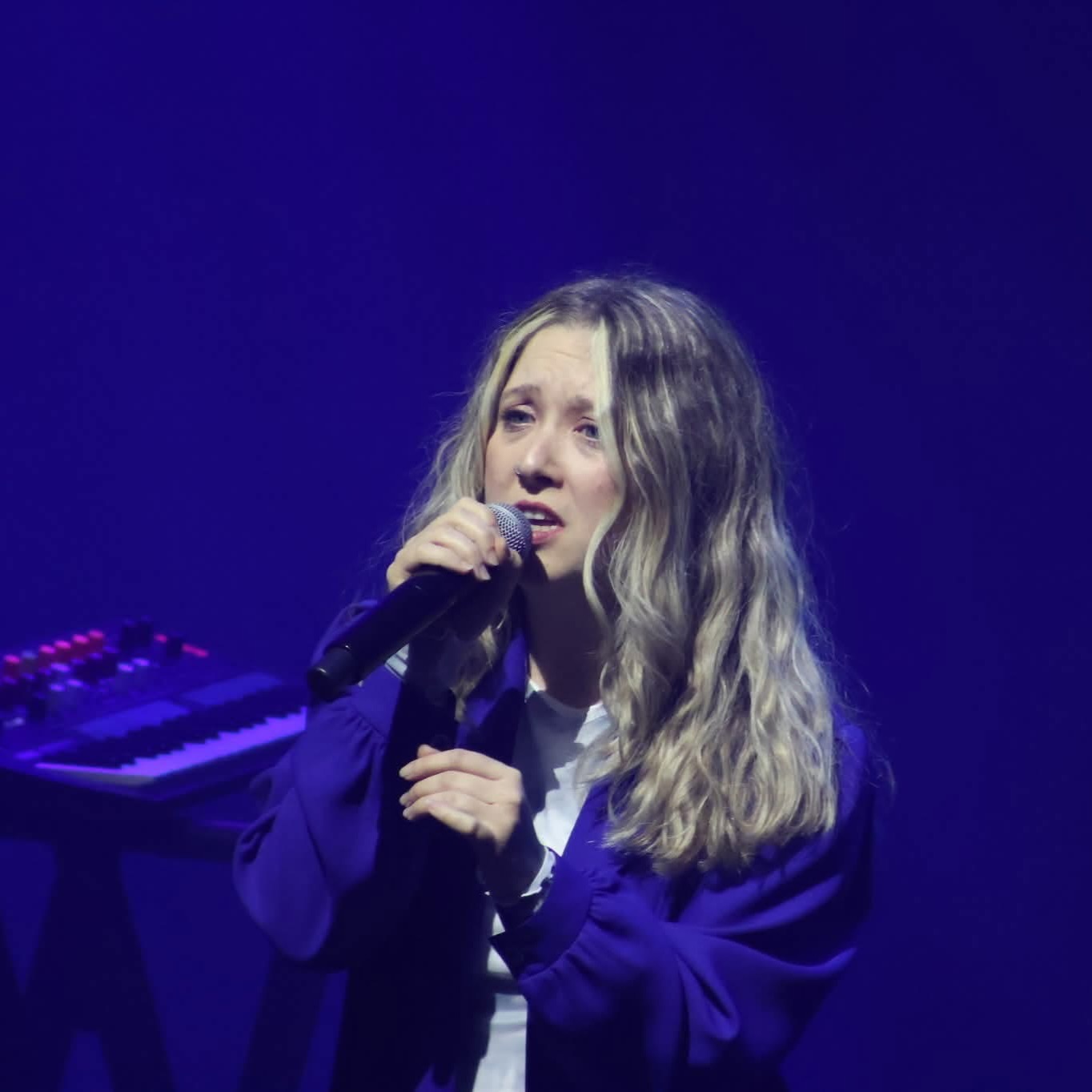 Lundi prochain, je serai au @phoqueoff à @ampli_de_quebec pour y présenter un extrait de mon spectacle ! On se voit là, le 16 février à 21 h 👋🏼
Lien billets en bio ou sur mon site!
Photo : Christian Queuille à Cébazat
#quebec #showcase #musique #indie #pop