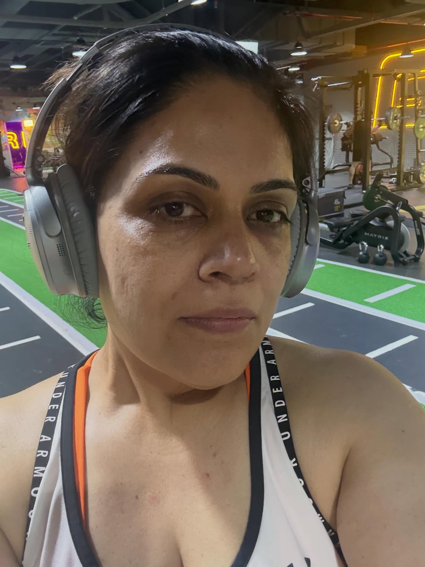 2 powerful lessons I’ve learned in my happy place — the gym:
1️⃣ There are no shortcuts. You finish your set. You focus on your posture. You lift with intention. You transition with purpose. Progress comes from doing the work properly — not rushing through it.
2️⃣ When you cheat a rep, you’re not cheating your coach. You’re cheating yourself. We show up, we pay, we carve out time from our busy lives — so why not give it our absolute best?
For me, the gym is my place of worship.
No calls. No gossip. No distractions.
You clock in, you execute your program, and you earn your results.
That 60–90 minutes? It’s an investment in your health, your strength, your discipline, and your future self.
Work hard. Stay consistent. Become the strongest version of you — inside and out. 💪✨
My gym @gymnation_me
#gymmindset #noshortcuts #disciplineequalsfreedom #strongereveryday💪 #fitnessjourney