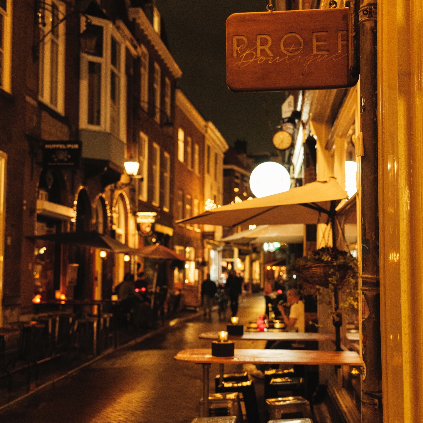 ✨ Na een geslaagde eerste editie gaan we door!
Op woensdag 25 februari is het tijd voor PROEF Woensdag – uit de testkeuken.
Deze avond geven we jullie een voorproefje van nieuwe gerechten die wij zien als echte Proefboutique-waardige toevoegingen aan onze kaart — van vis tot vlees en vega.
Denk bijvoorbeeld aan: geplette tonijn met chili & frisse citrus, rozemarijn-cider short ribs met maple‑zoete aardappelpuree en geroosterde broccoli met jalapeño pesto & ricotta salata.
Reserveer je tafeltje en proef misschien alvast iets dat later op onze kaart verschijnt 🤍 Wil je er bij zijn woensdag 25 februari, boek via de website of stuur een mailtje. ;)
Liefs, Proefboutique